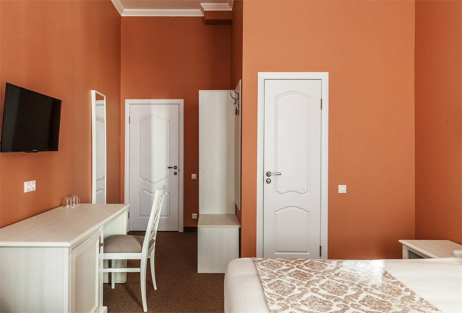 ДВУХМЕСТН. НОМЕР С 1 ДВУСПАЛЬНОЙ КРОВАТЬЮ И ДОП. КРЕСЛО-КРОВАТЬЮ