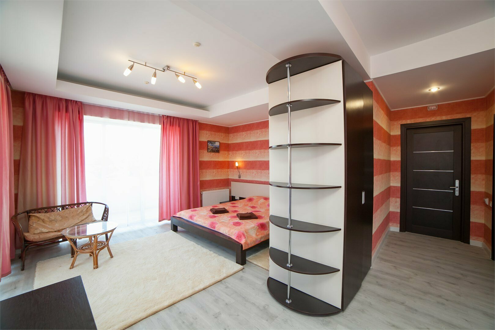 Люкс Red с балконом