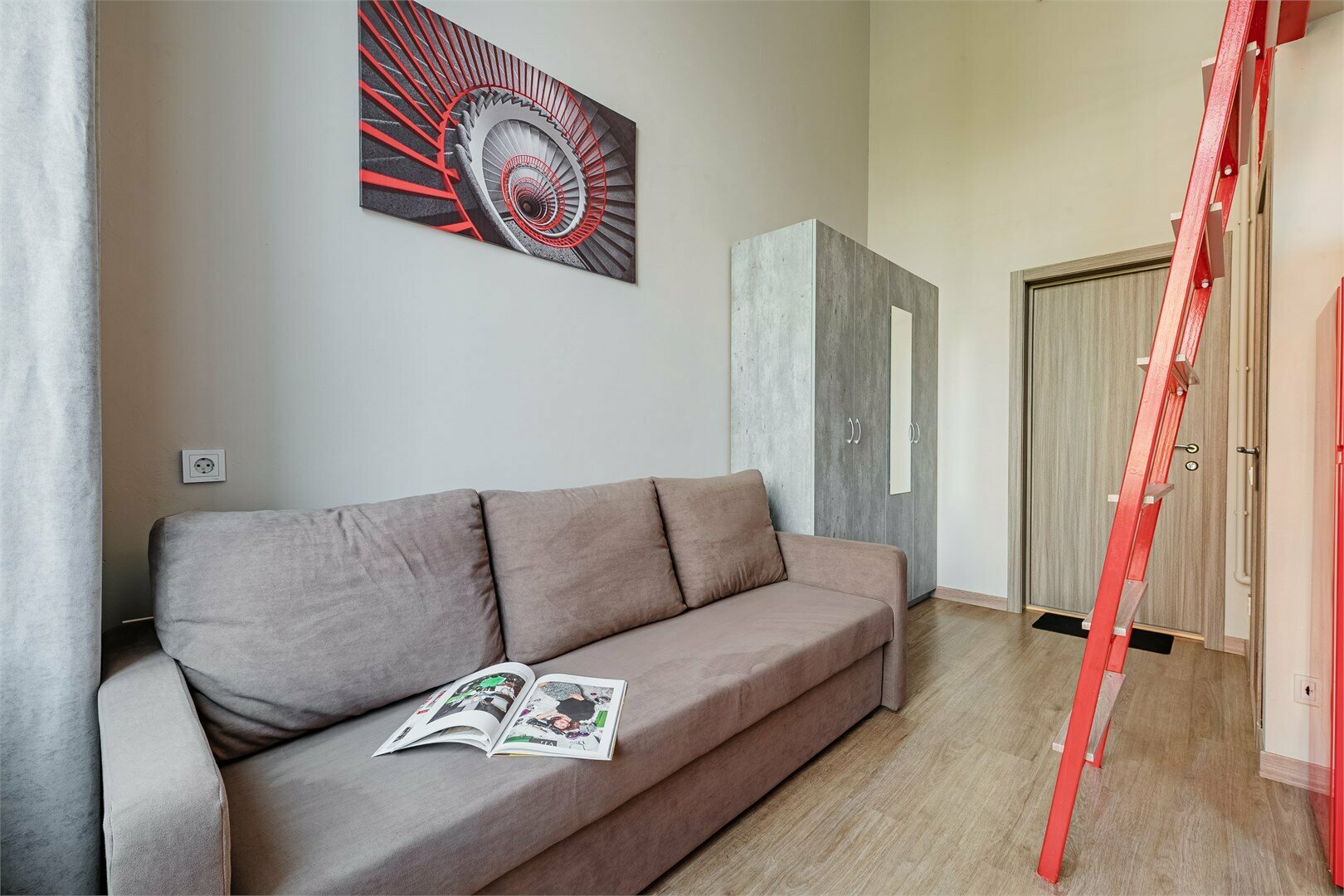 Двух уровневые апартаменты с антресолью