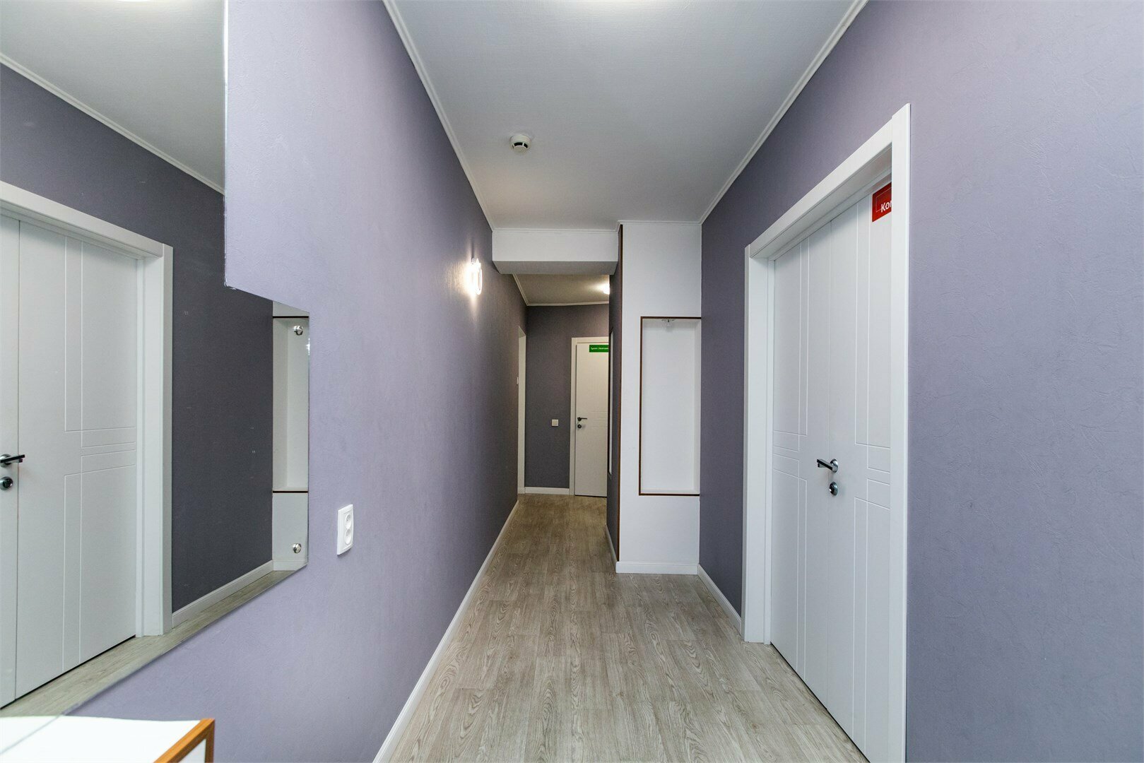 Жилая комната с двухспальной кроватью в 3-х квартире с общим санузлом и кухней Ш10-24 (1-2)