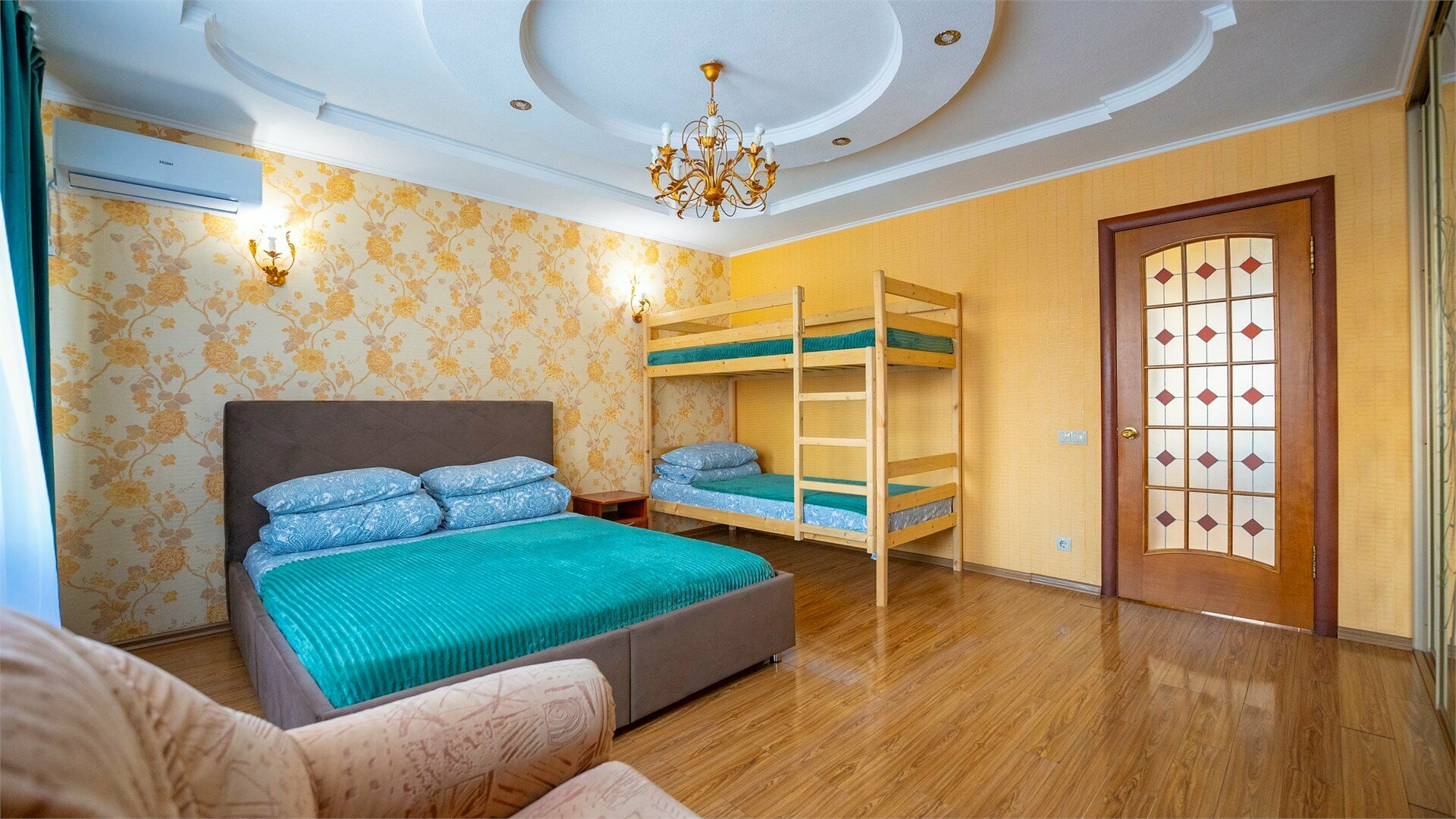 Жилая семейная комната с общим санузлом и кухней Ш10-1