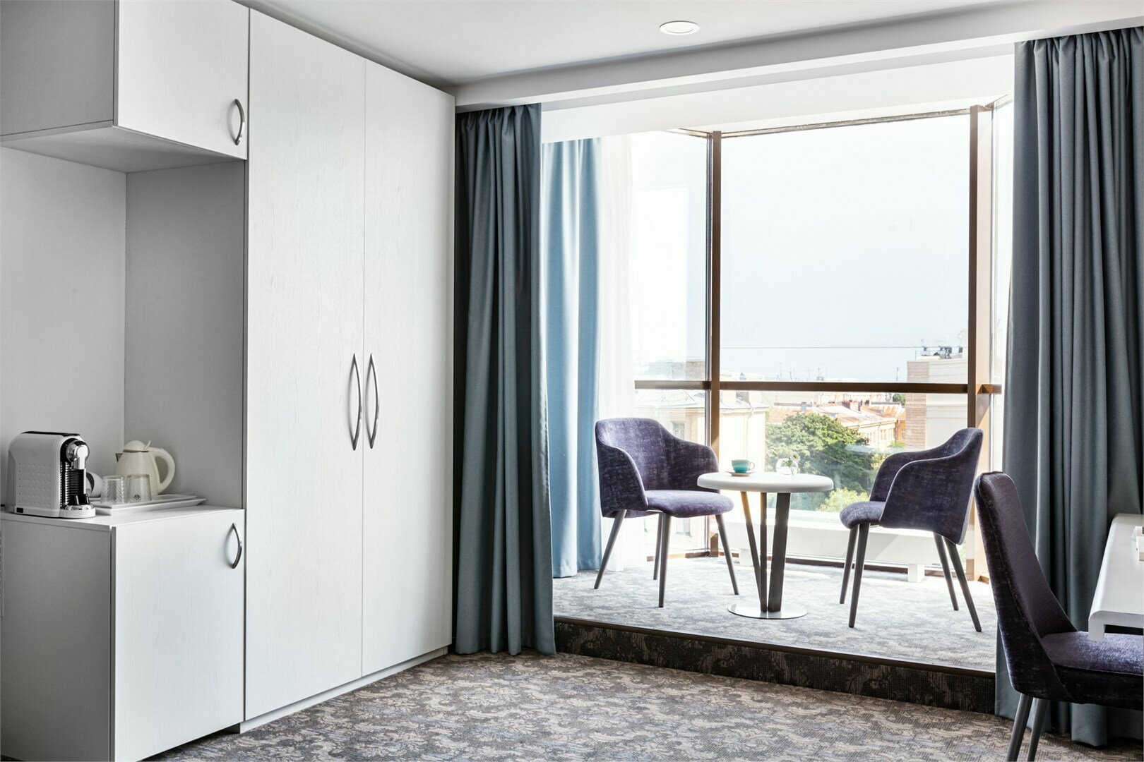 Двухкомнатный Люкс "Санкт-Петербург" с террасой и панорамным видом