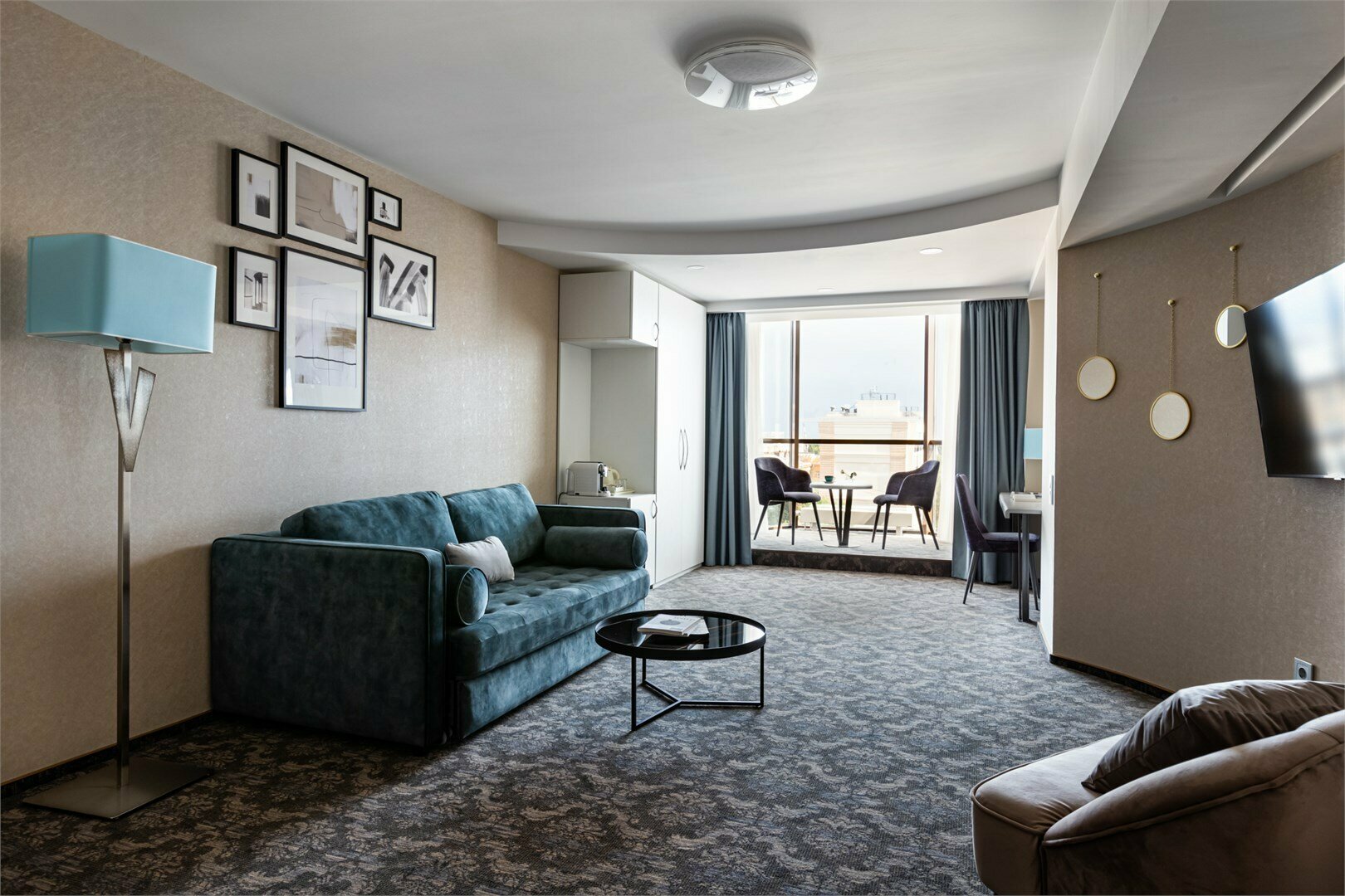 Двухкомнатный Люкс "Санкт-Петербург" с террасой и панорамным видом