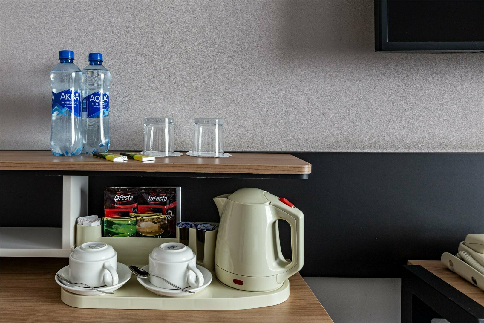 Номер Делюкс с одной большой кроватью и диван-кроватью