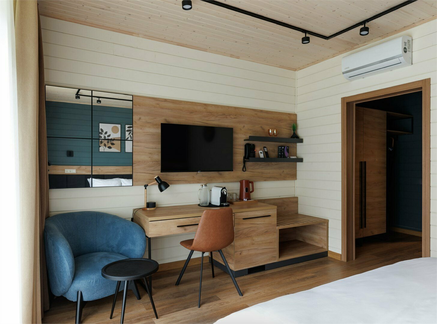 Стандартный номер с двуспальной кроватью и балконом