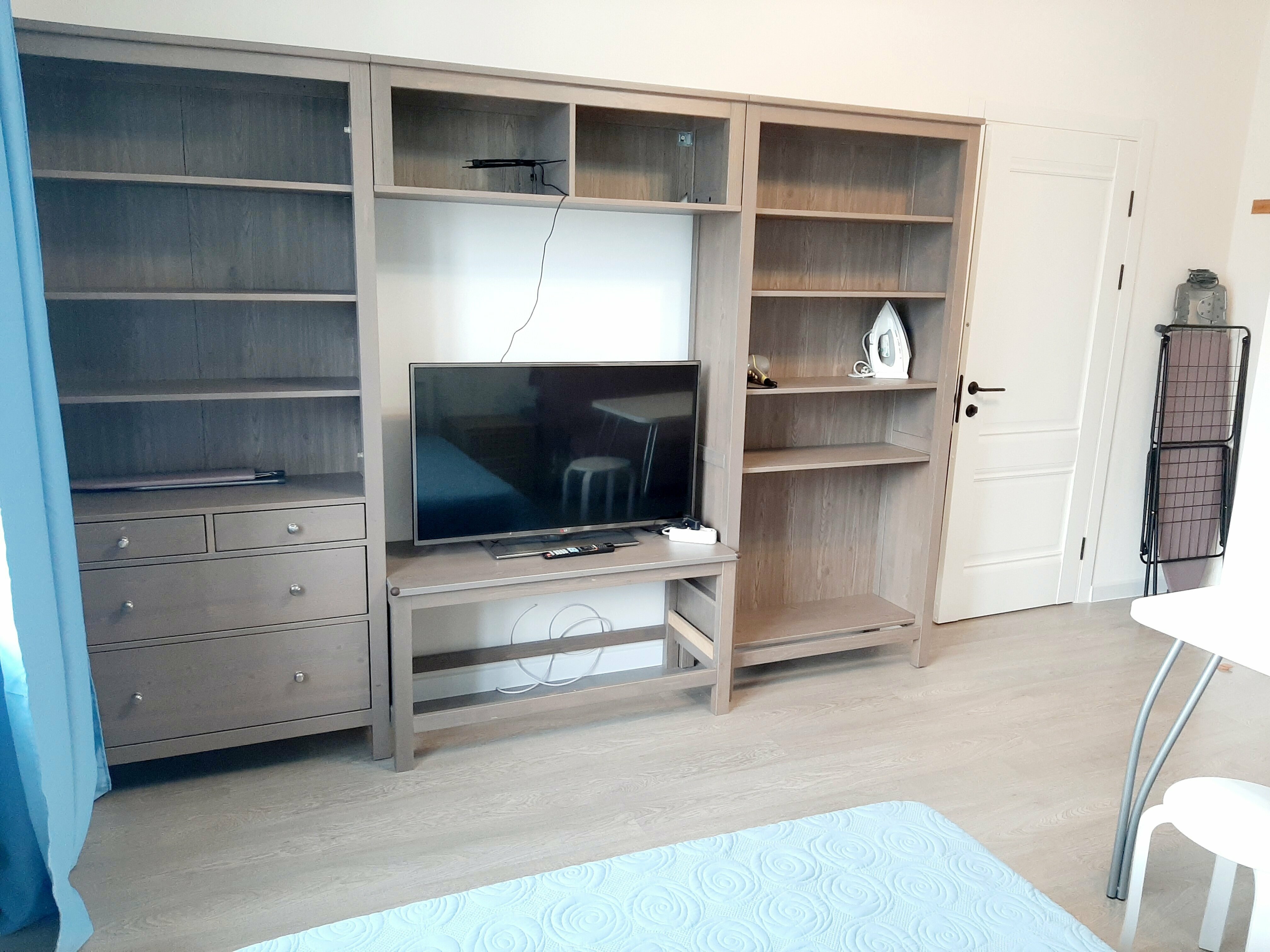 Трехместный номер с собственной ванной комнатой вне номера