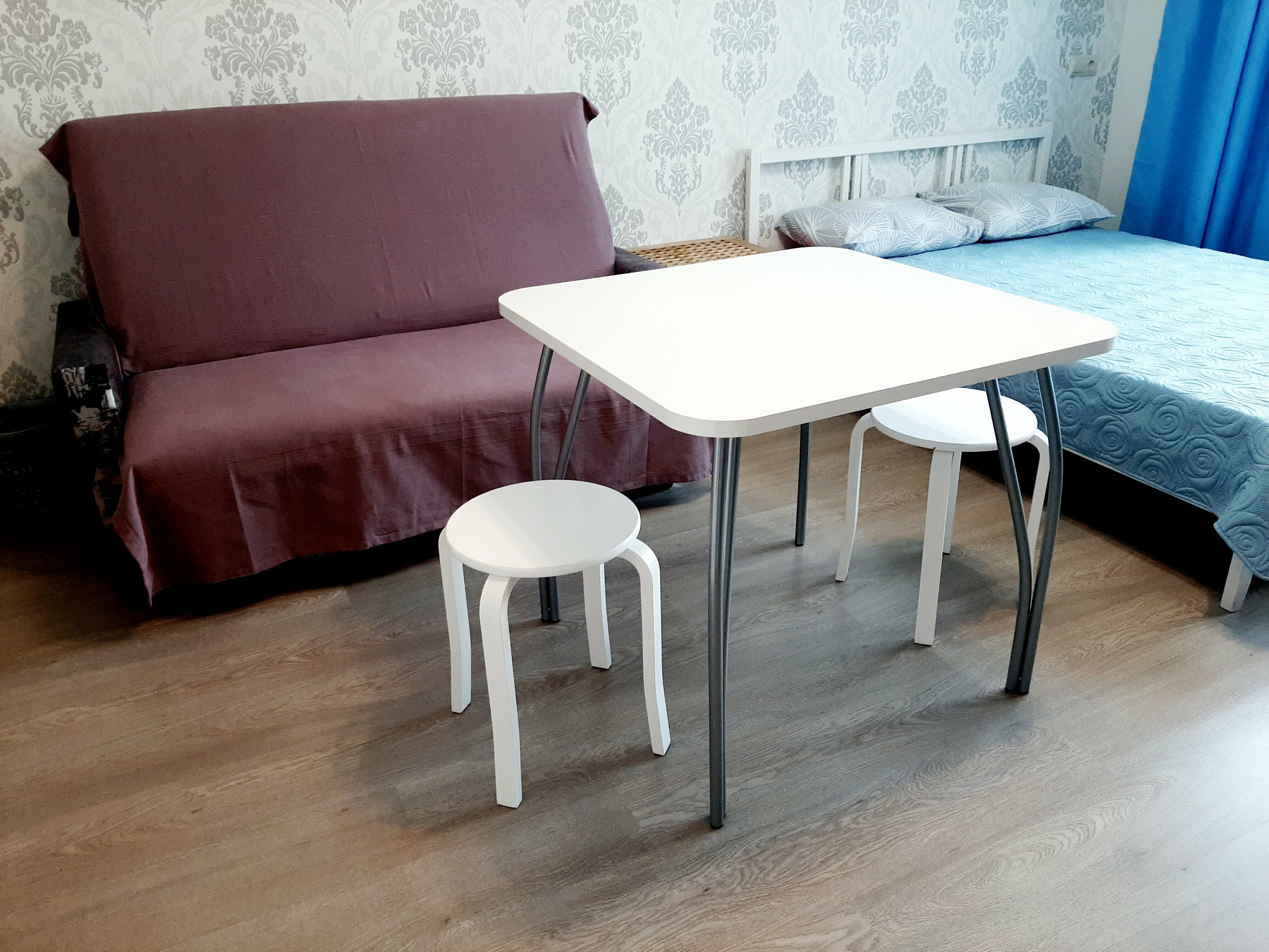 Трехместный номер с собственной ванной комнатой вне номера