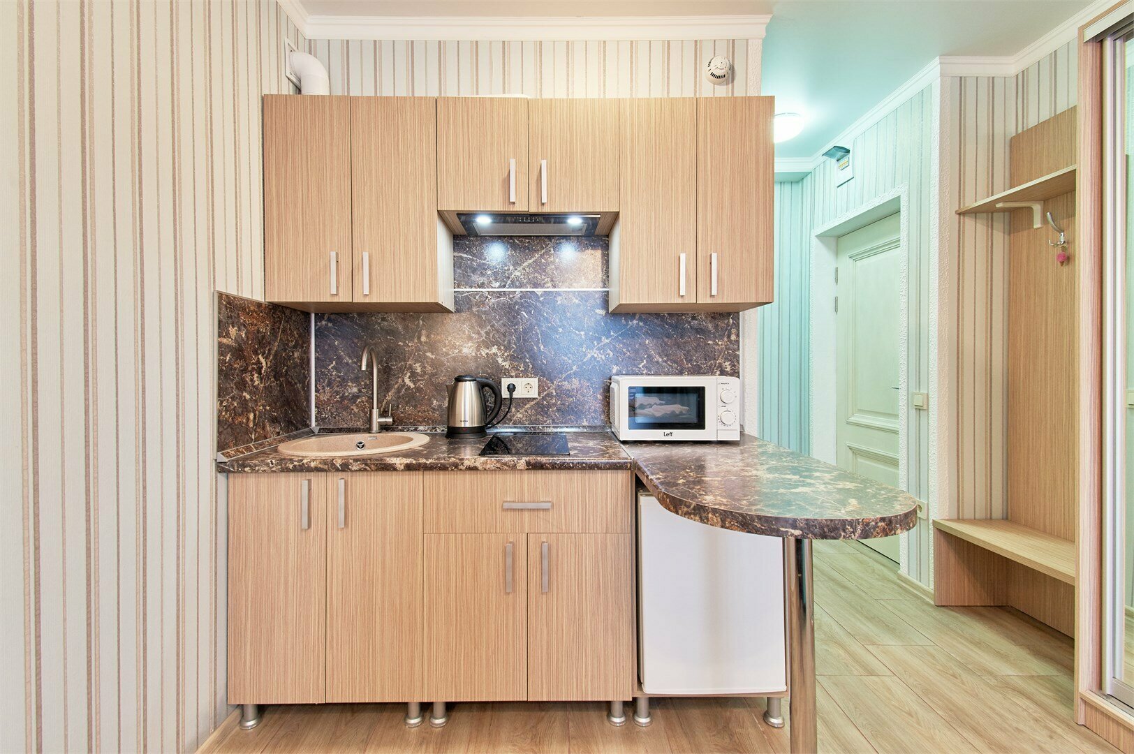 Трехместный номер с кухней и французским балконом