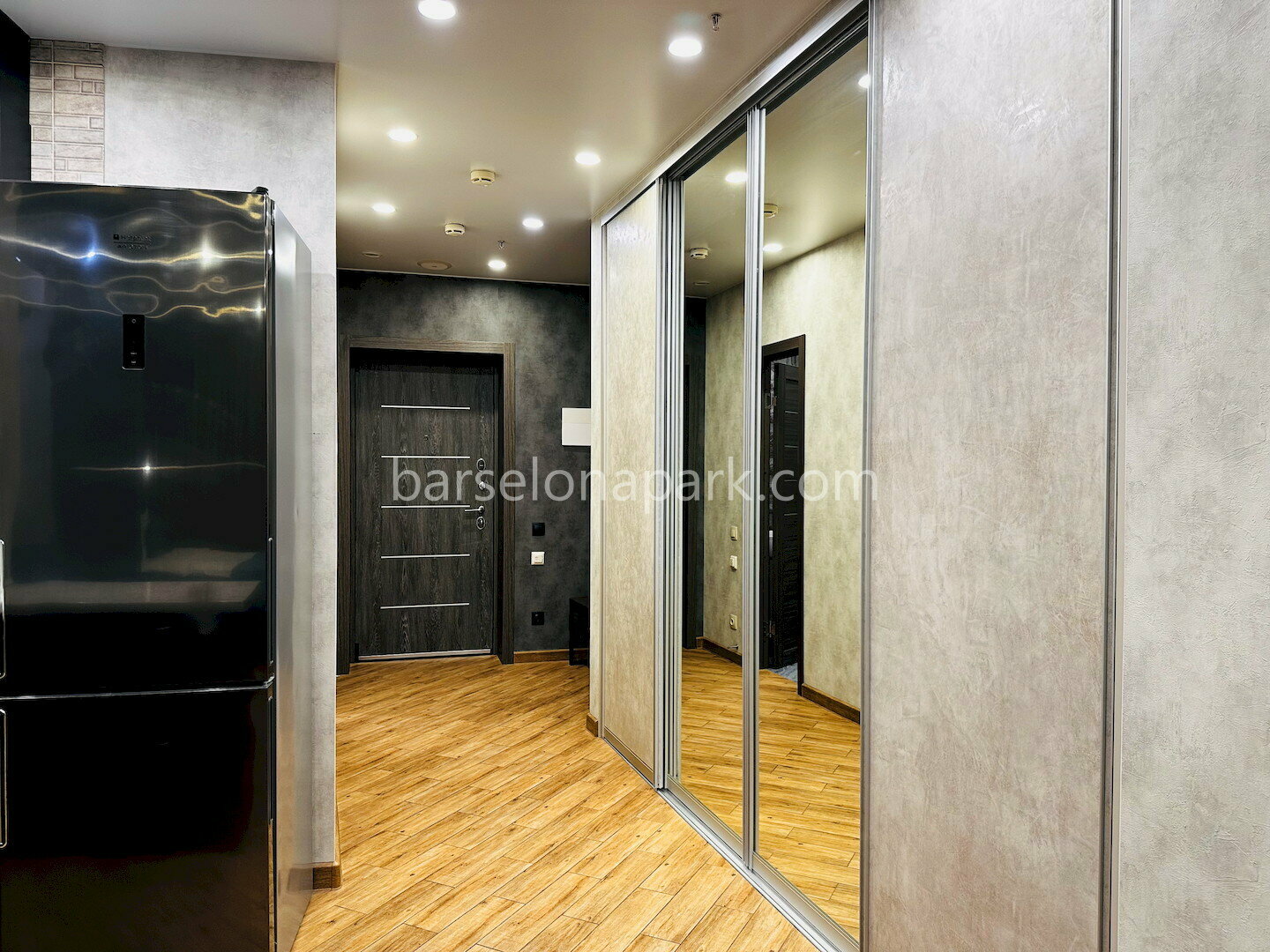 Шикарная студия с балконом! 5 минут до пляжа и набережной! Центр Сочи