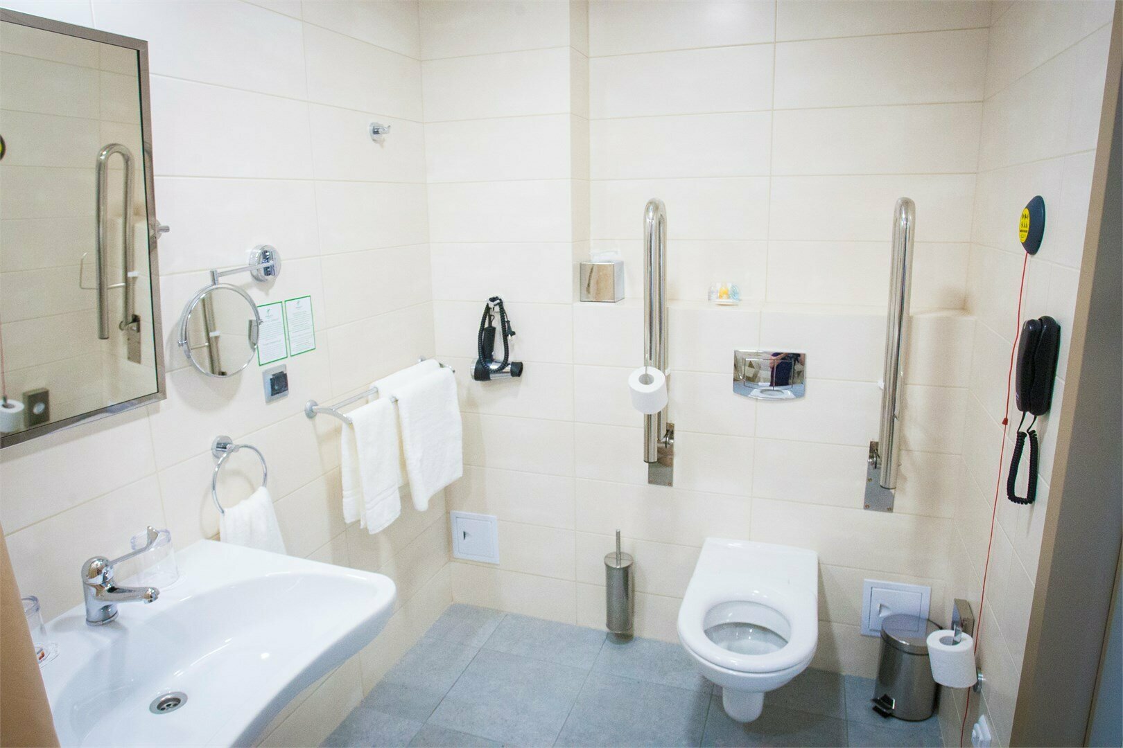 Представительский номер c 1 большой кроватью, МГН (маломобильные группы населения)