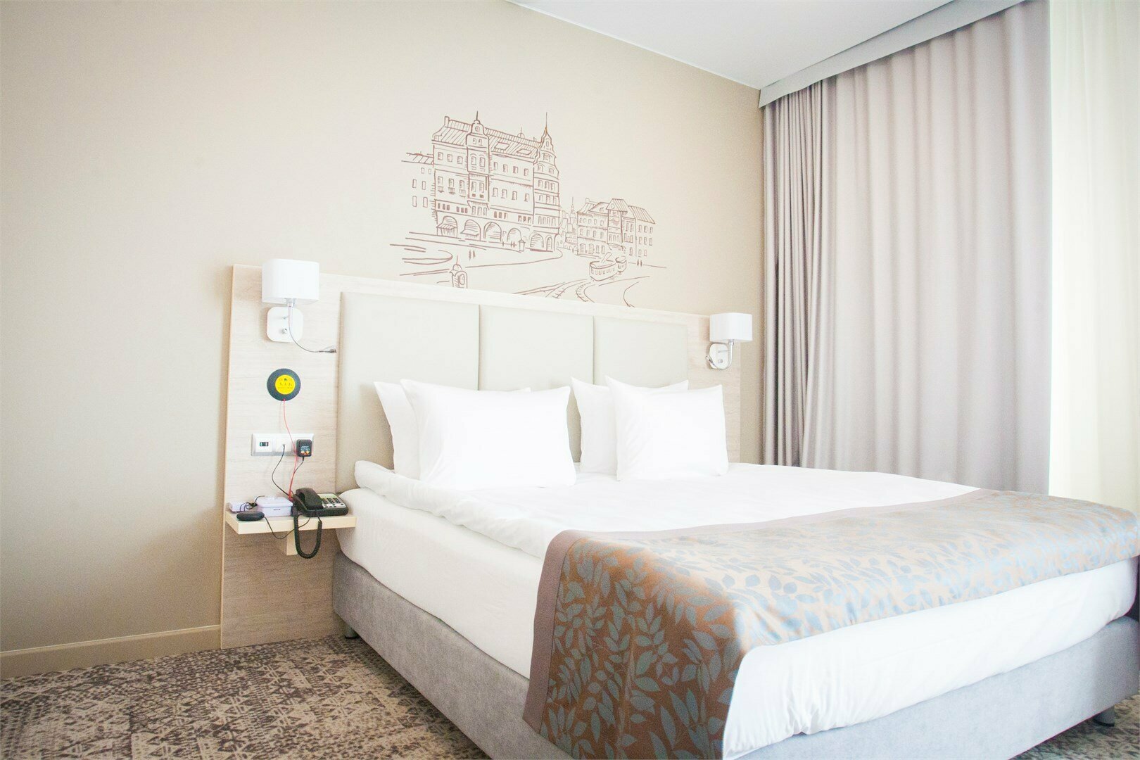 Представительский номер c 1 большой кроватью, МГН (маломобильные группы населения)