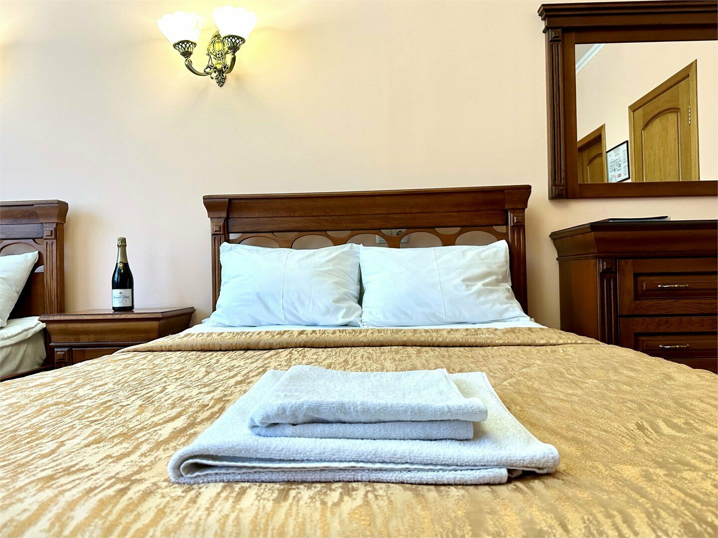 Номера Бизнес без балкона с двумя раздельными кроватями с видом во двор