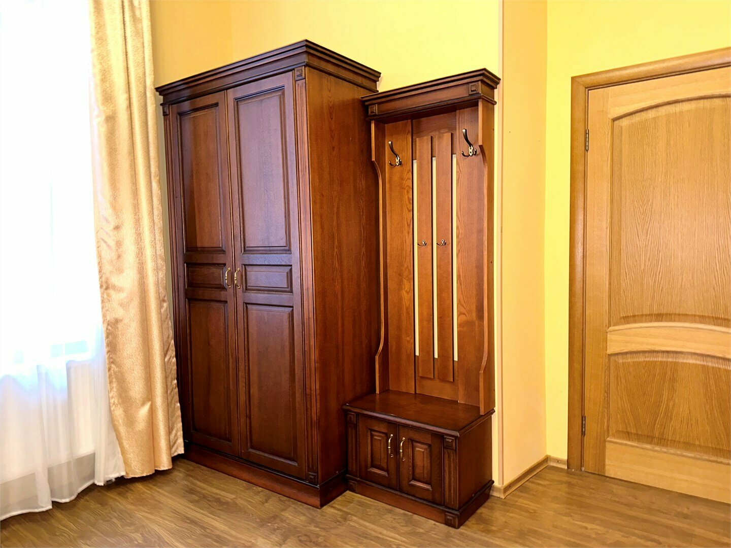 Номера Стандарт без балкона с двумя раздельными кроватями с видом во двор