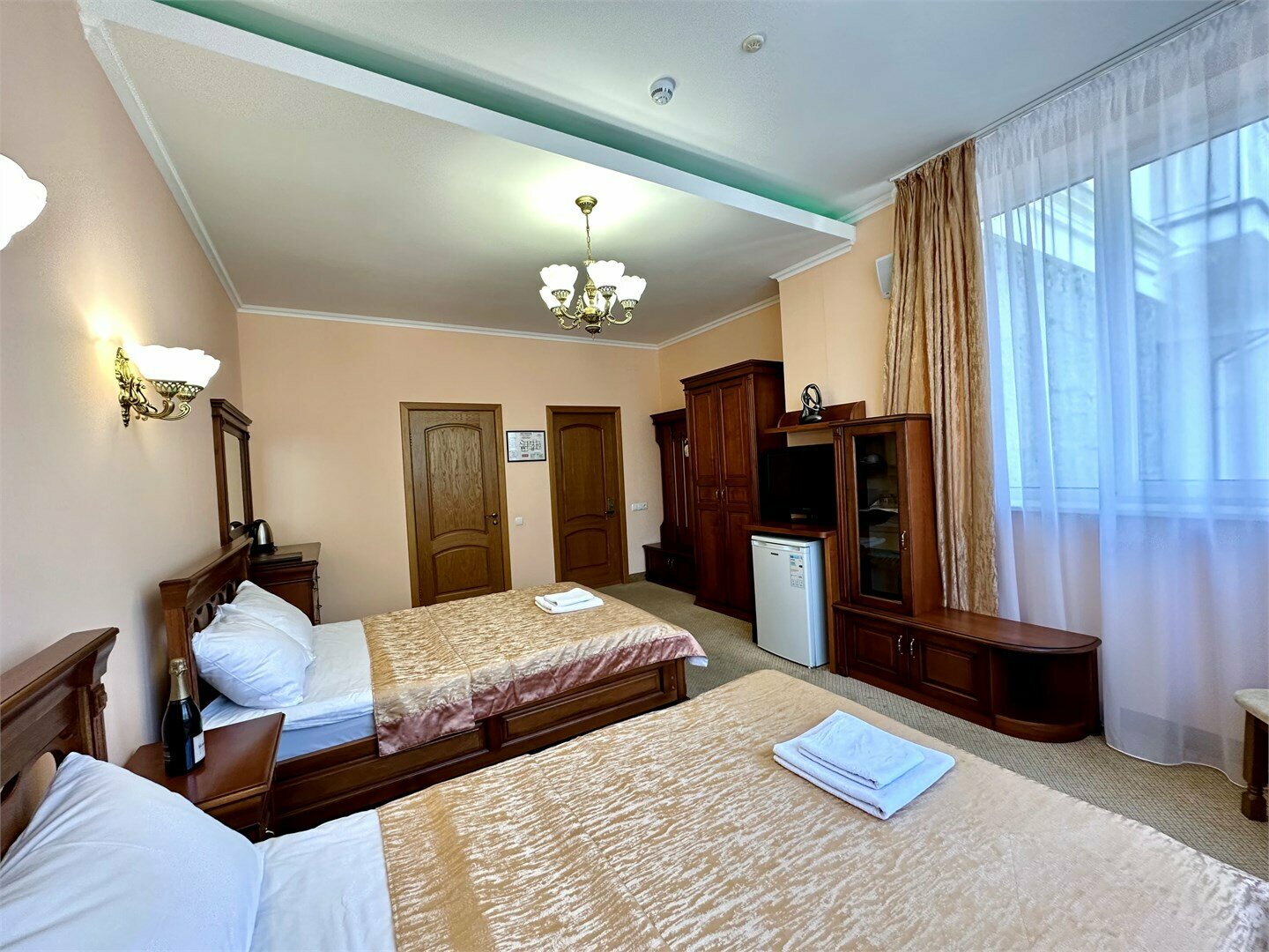 Номера Бизнес без балкона с двумя раздельными кроватями с видом во двор