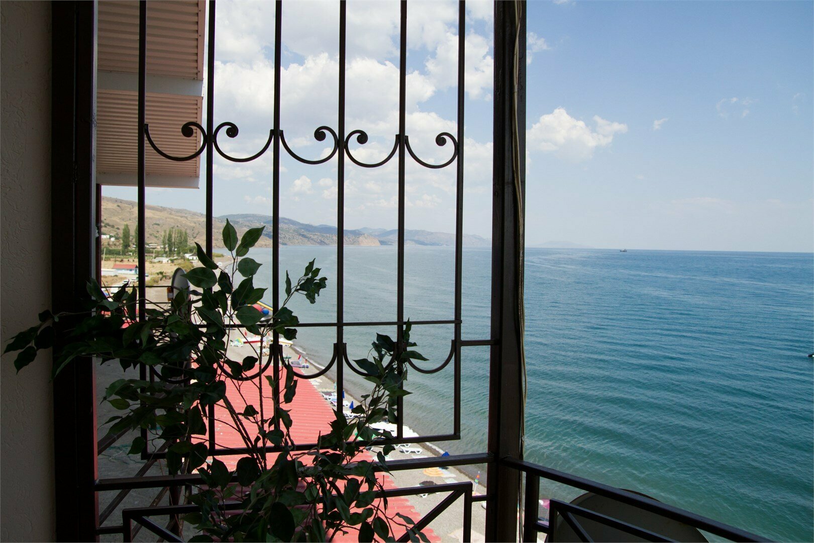 Четырехместный номер с видом на море