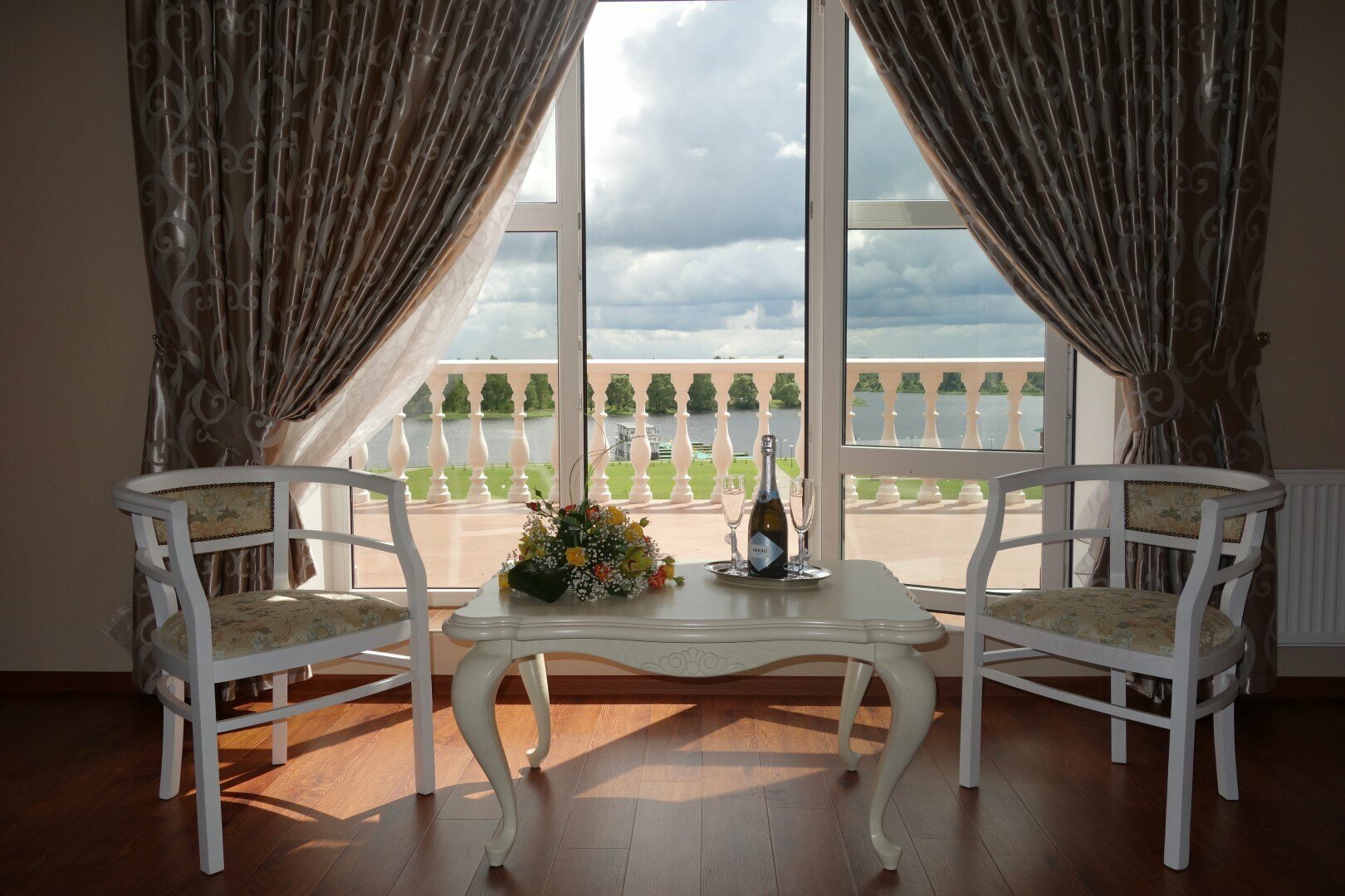 Номер люкс с балконом