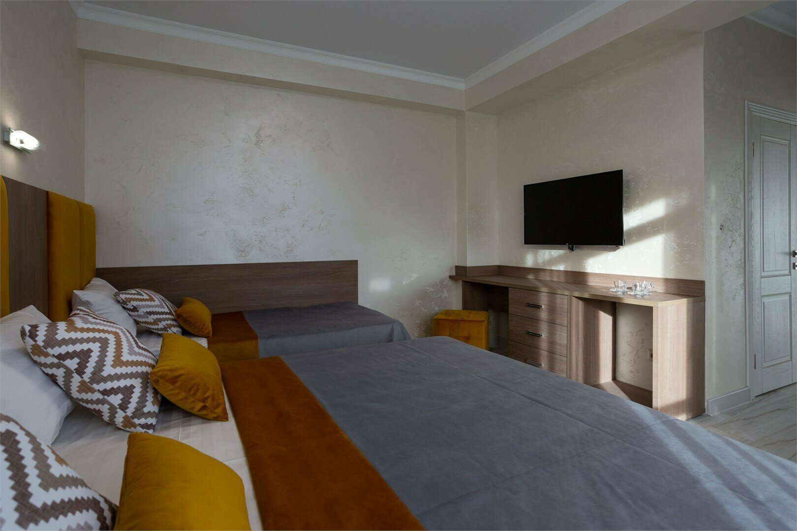 Трехместный Люкс с панорамным видом на горы