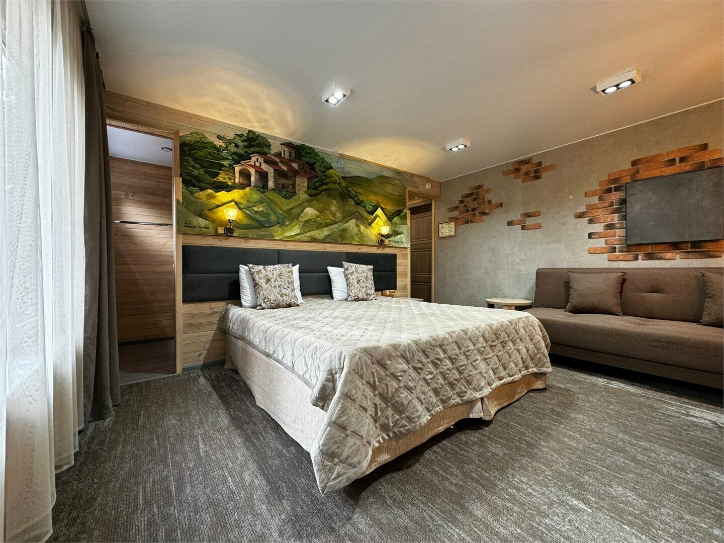 Четырехместный номер с балконом