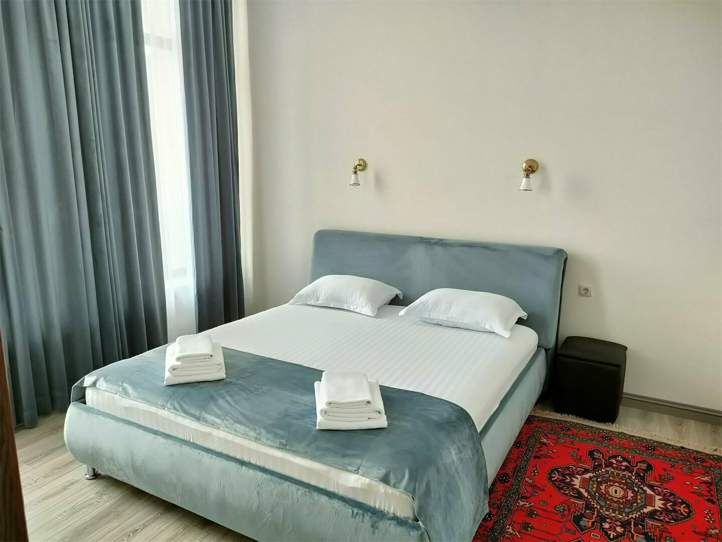 ДВУХКОМНАТНЫЙ ЛЮКС С ВИДОМ НА МОРЕ И БАЛКОНОМ