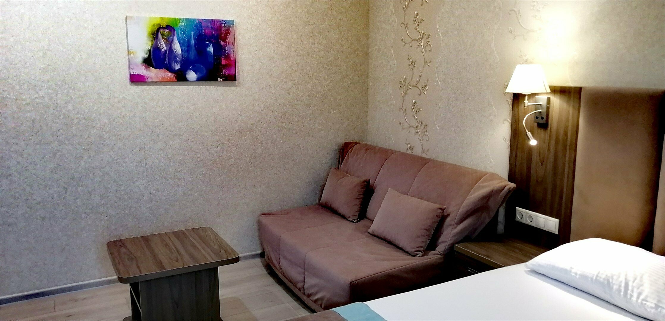 Комфорт  двуспальная кровать и диван