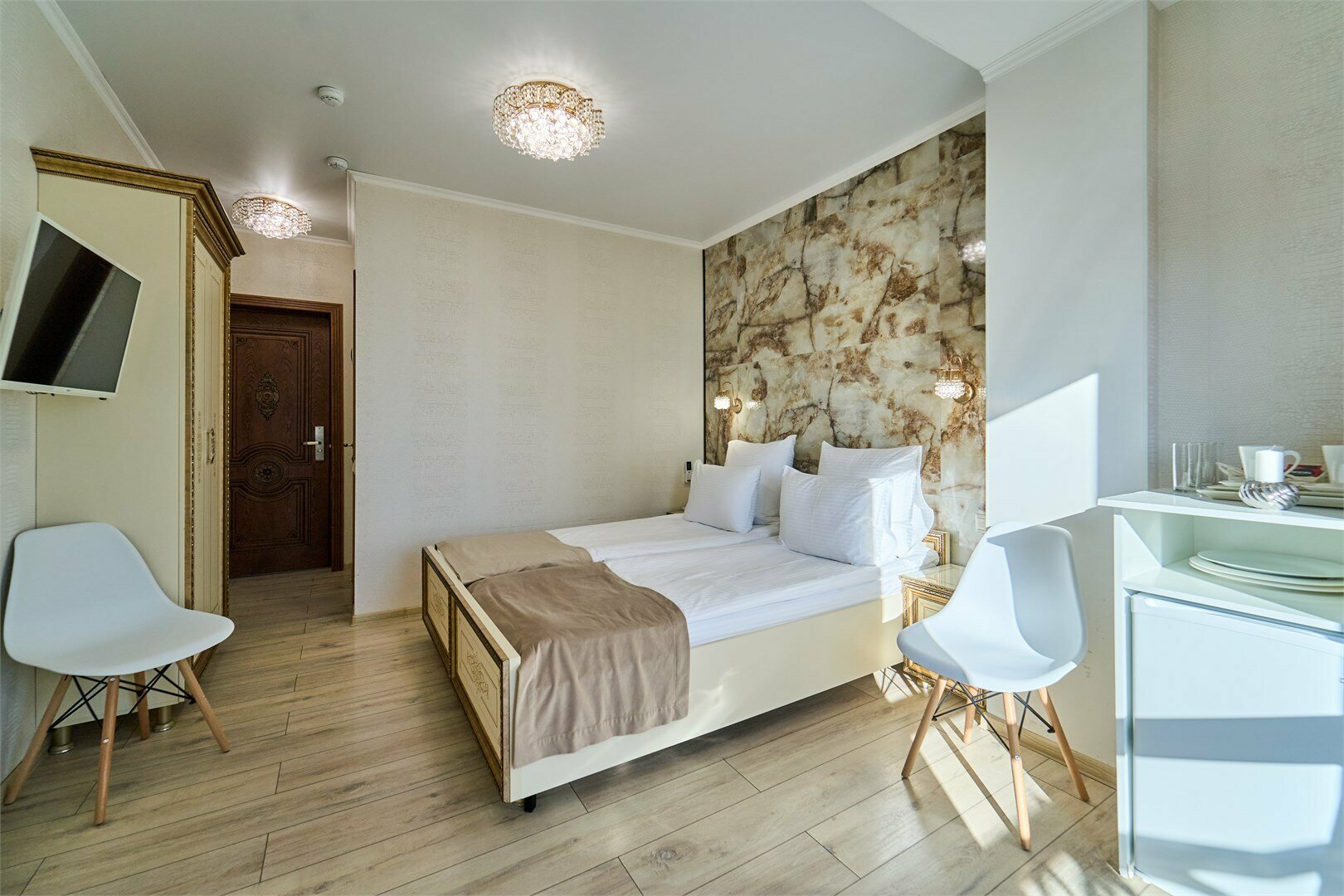 Комфорт Панорамный с балконом и видом на город,  2-х местный с дополнительным местом