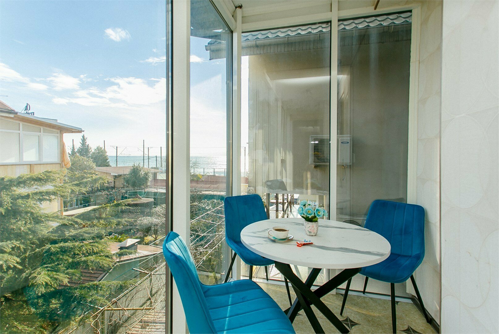 Трёхместный с балконом и видом на море