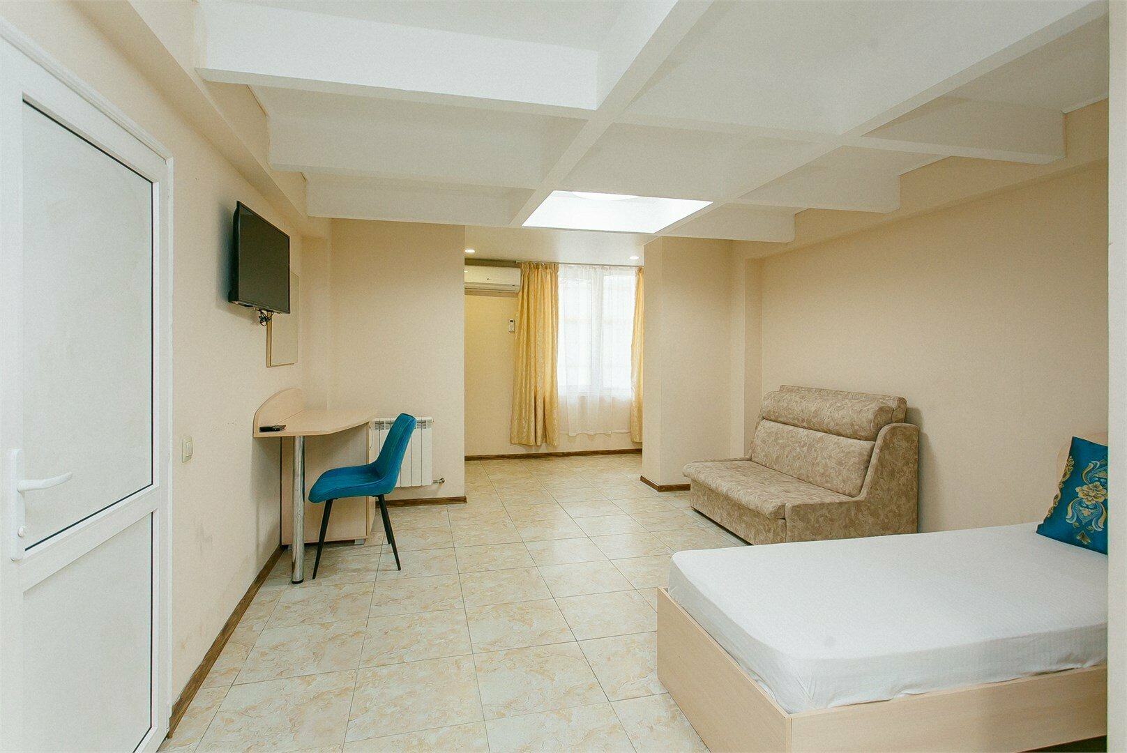 Пятиместный студио