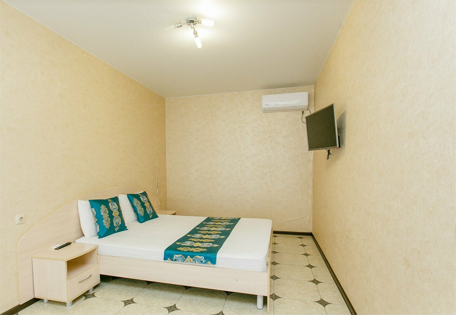 Трёхместный с балконом и видом на море