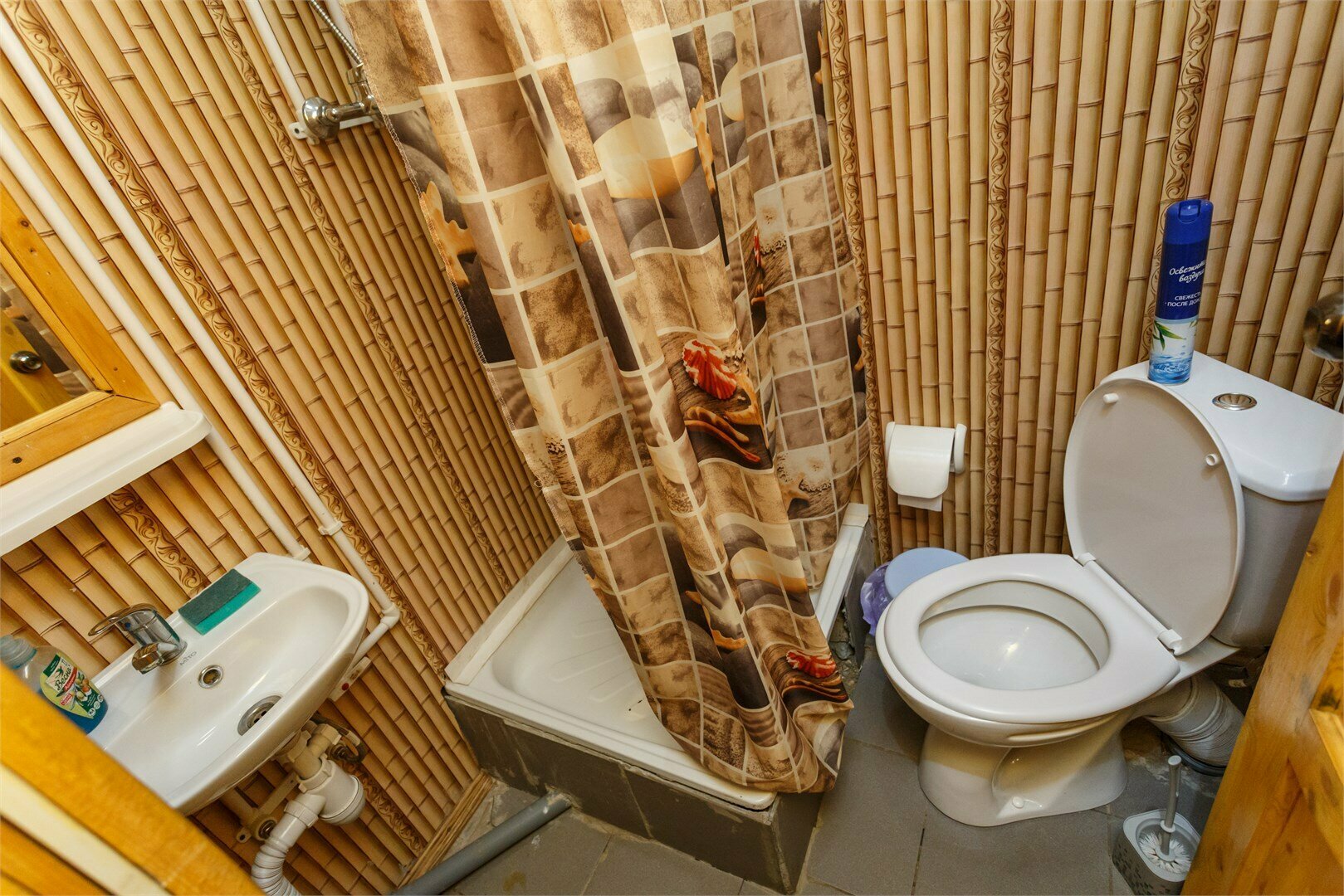 Дом с беседкой у озера №6