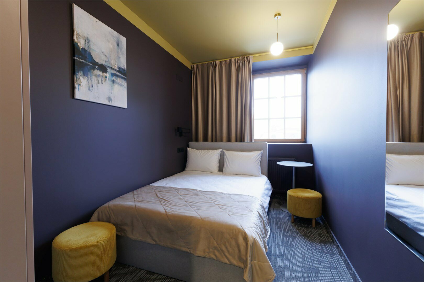 Небольшой двухместный номер с личными удобствами вне номера