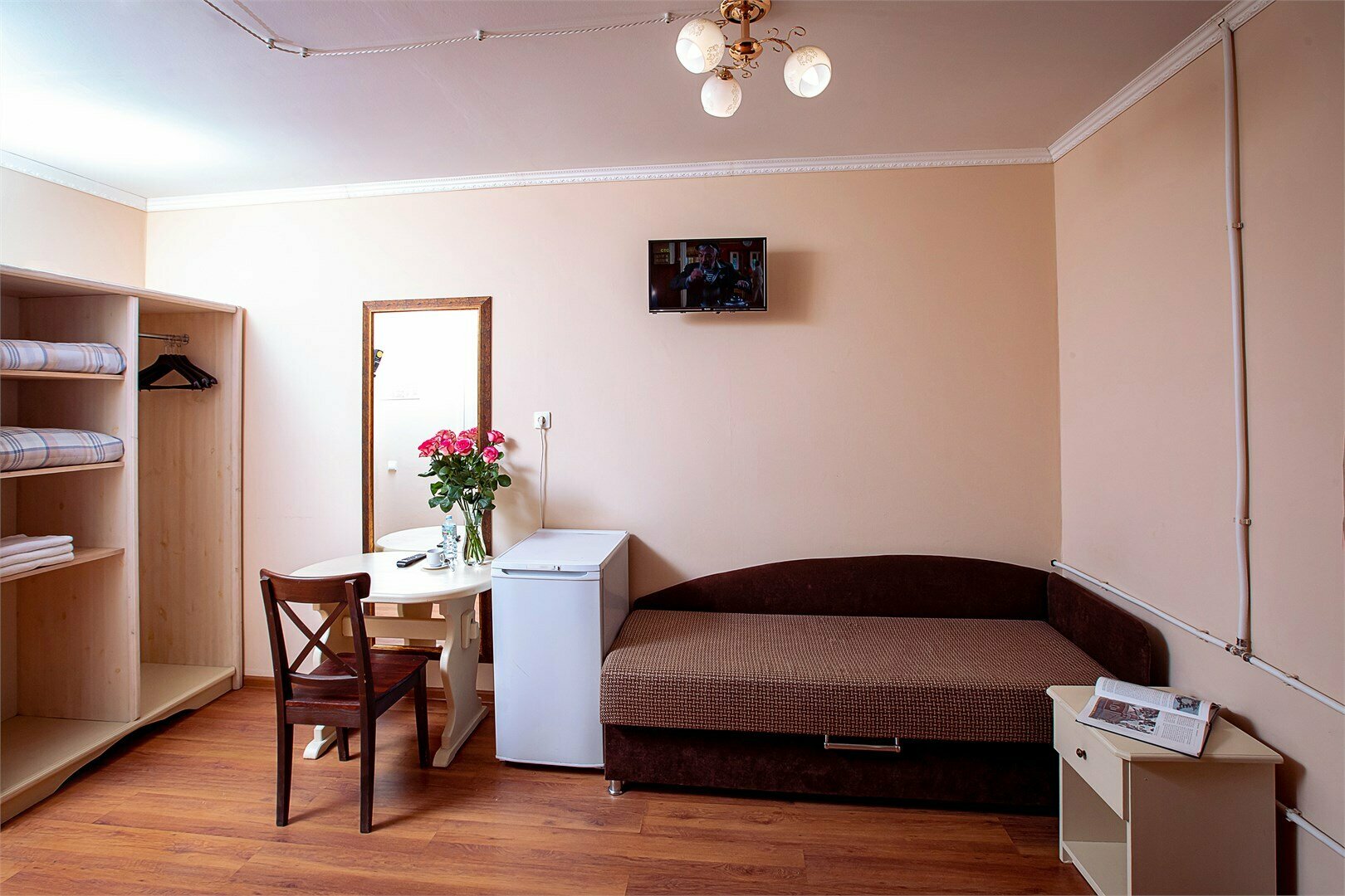 Стандарт с диваном**