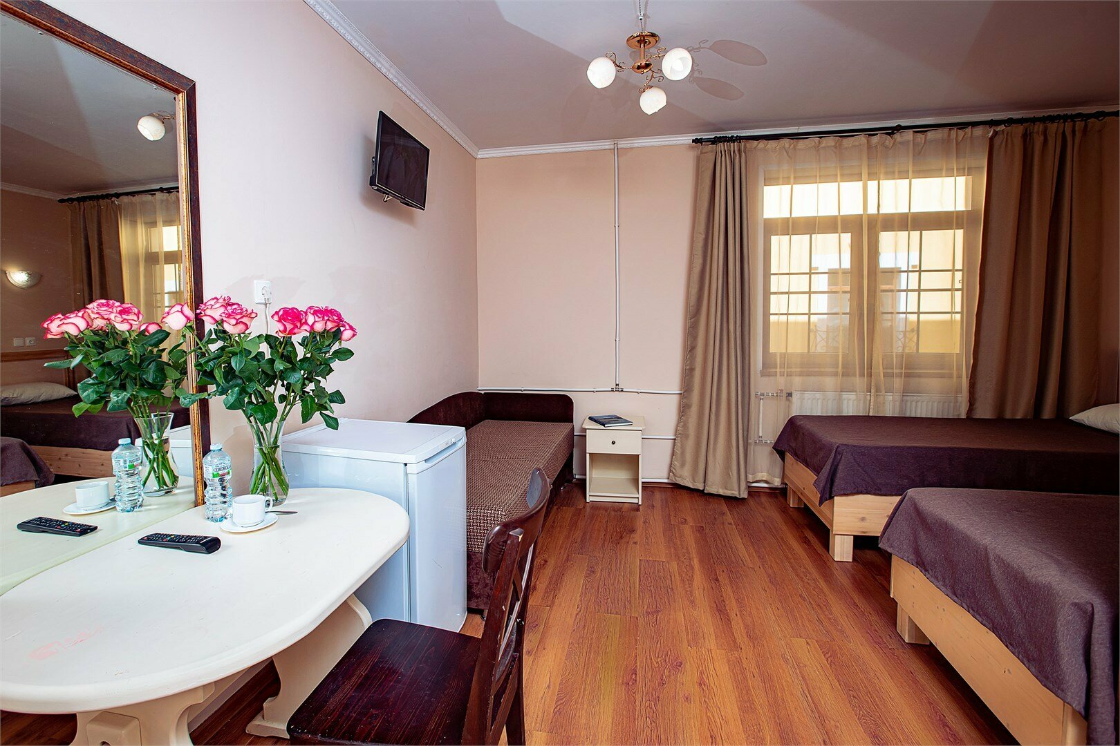 Стандарт с диваном**