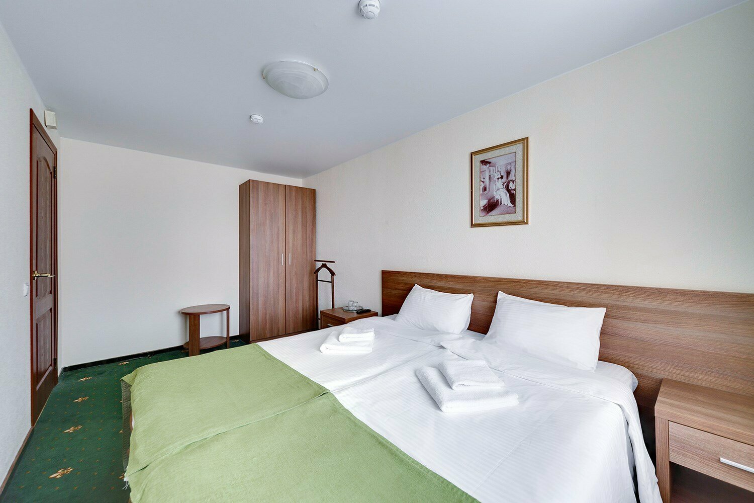 Апартаменты с 3 спальнями и кухней