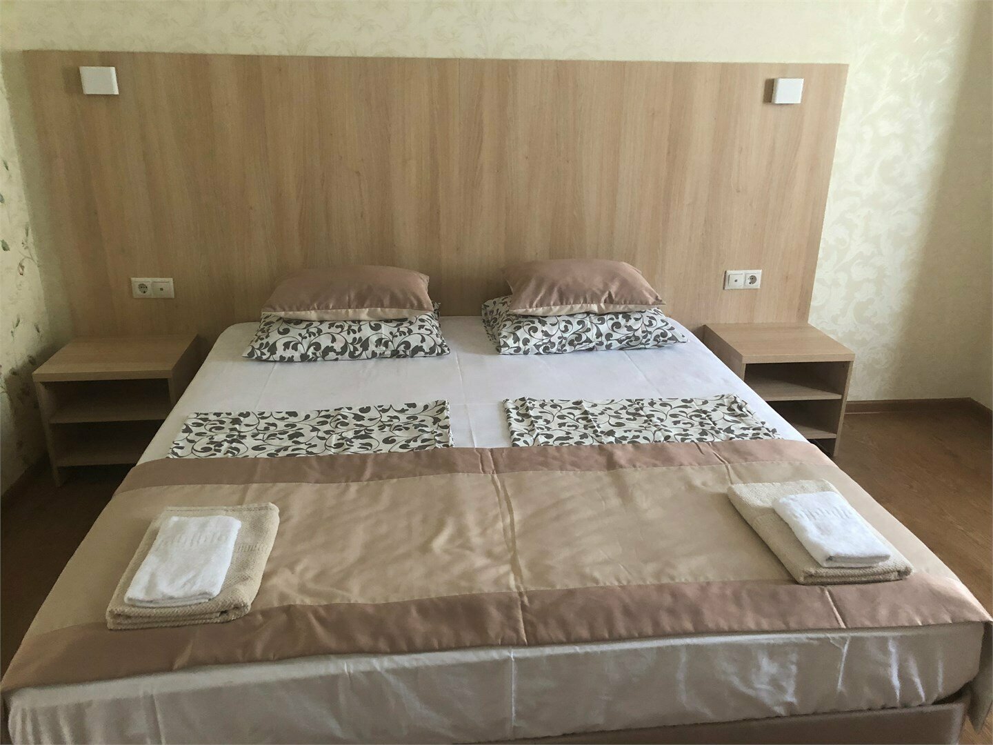 Двухместный номер с большой кроватью