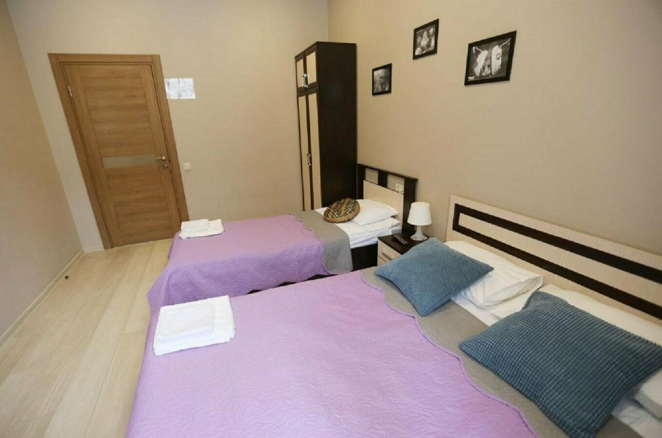 Семейный номер с общей ванной комнатой