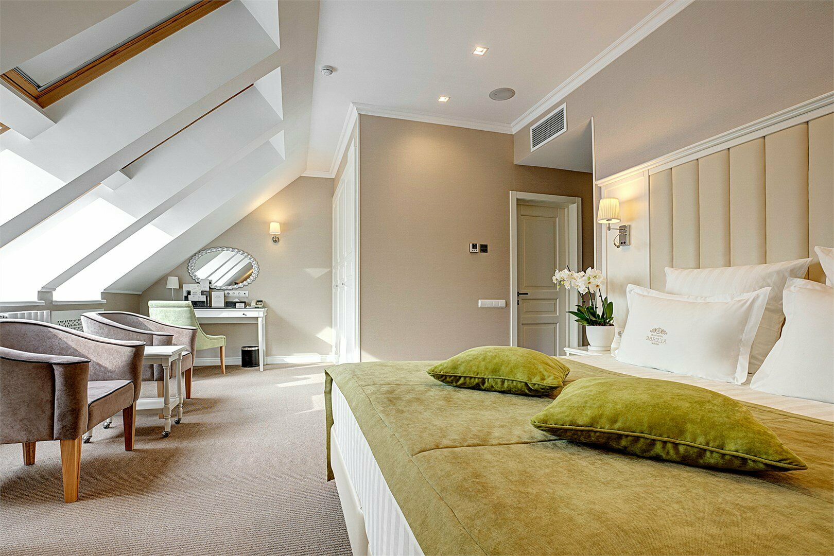 Улучшенный двухместный номер с 1 кроватью или 2 отдельными кроватями, вид на город