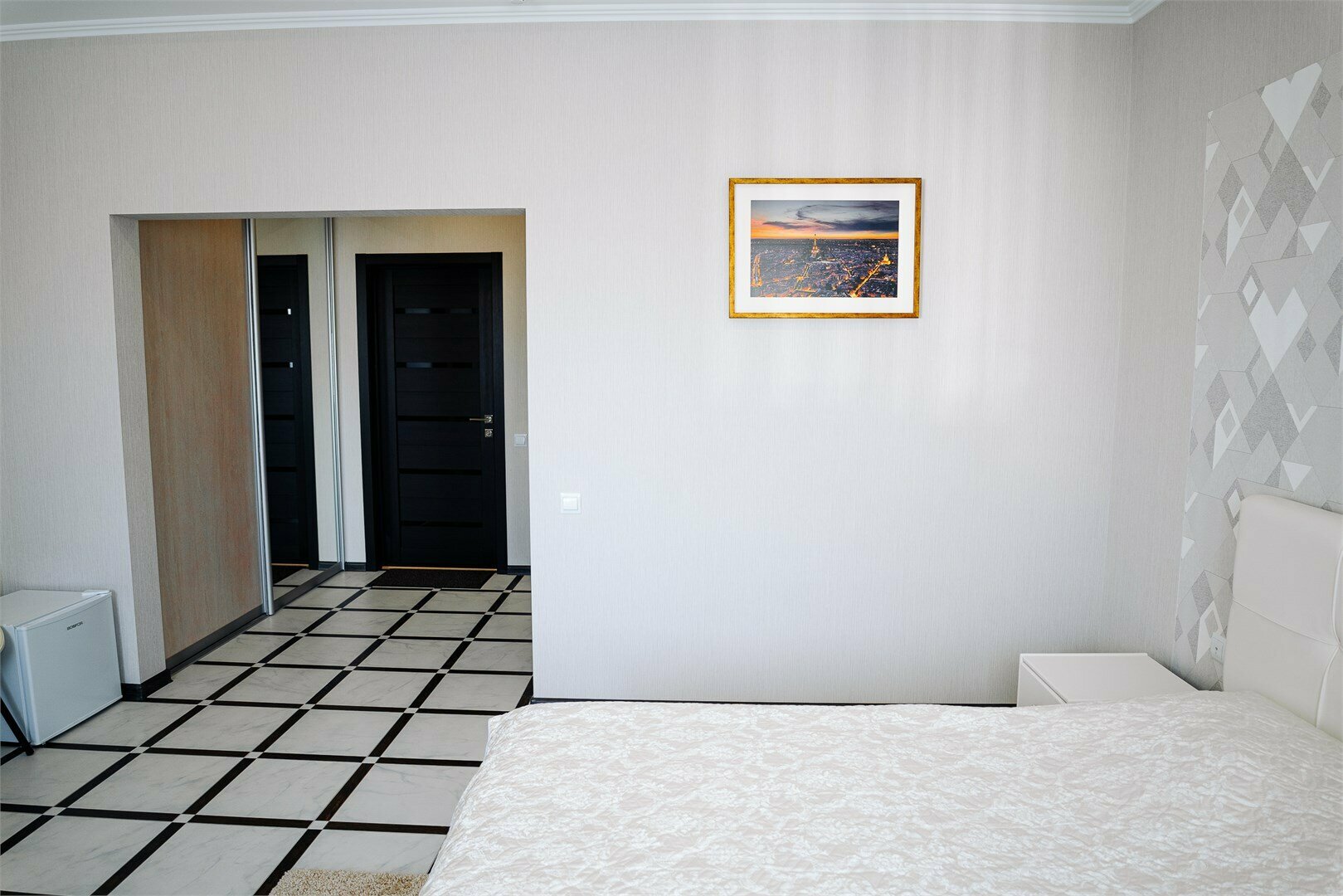 Большой двухместный номер с креслом-кроватью