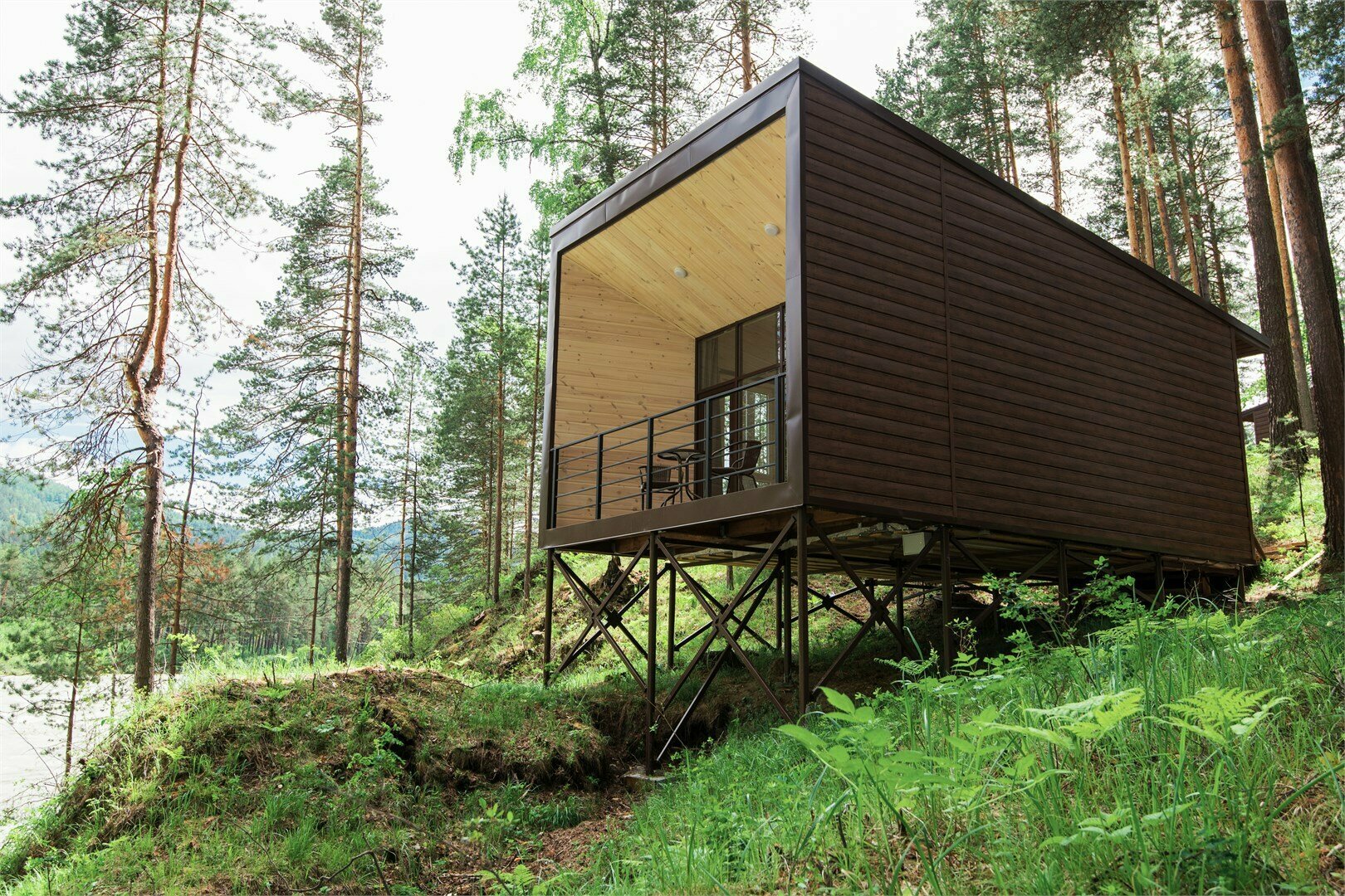 БУНГАЛО С ВИДОМ НА РЕКУ