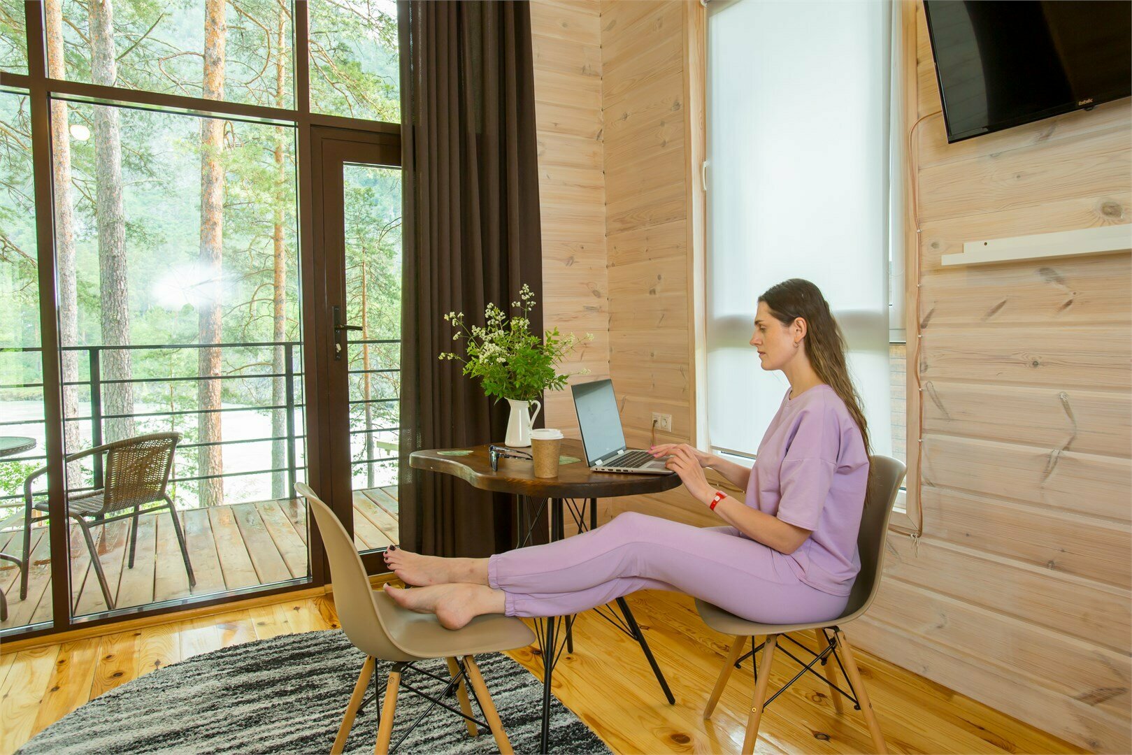 БУНГАЛО С ВИДОМ НА РЕКУ