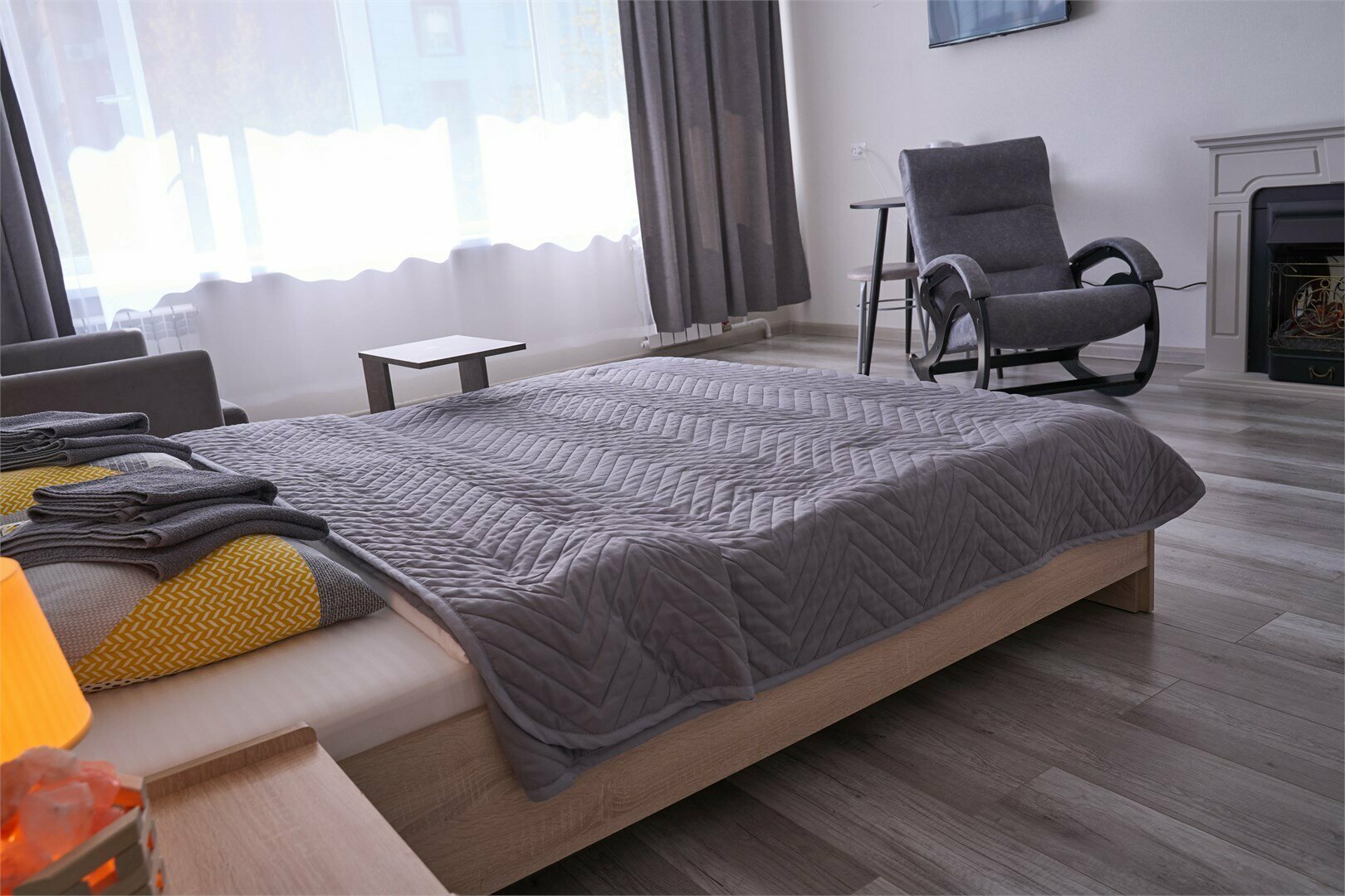 Комфорт (с камином и креслом качалкой)