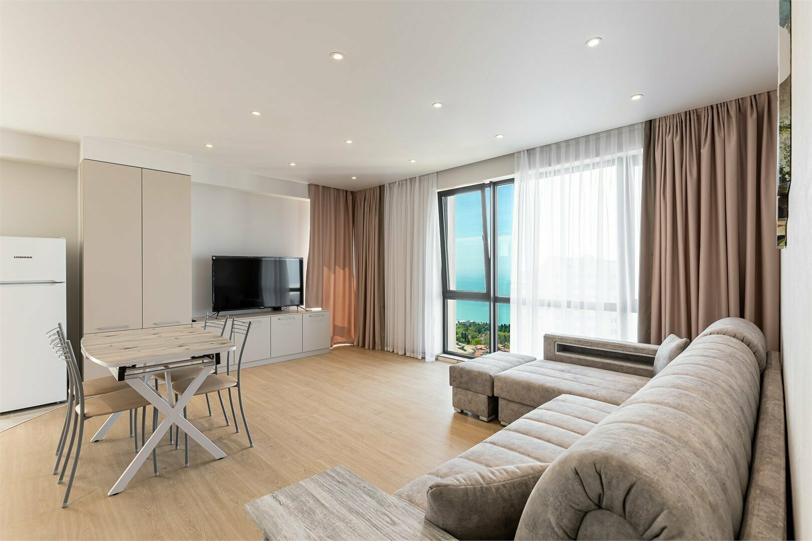 Апартаменты 60 м2 с балконом и видом на море