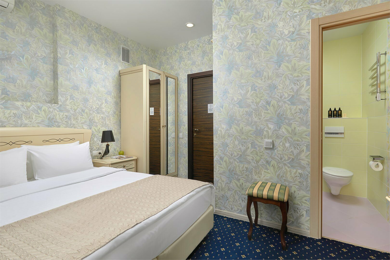 Двухместный номер с 1 кроватью или 2 отдельными кроватями и собственной ванной комнатой