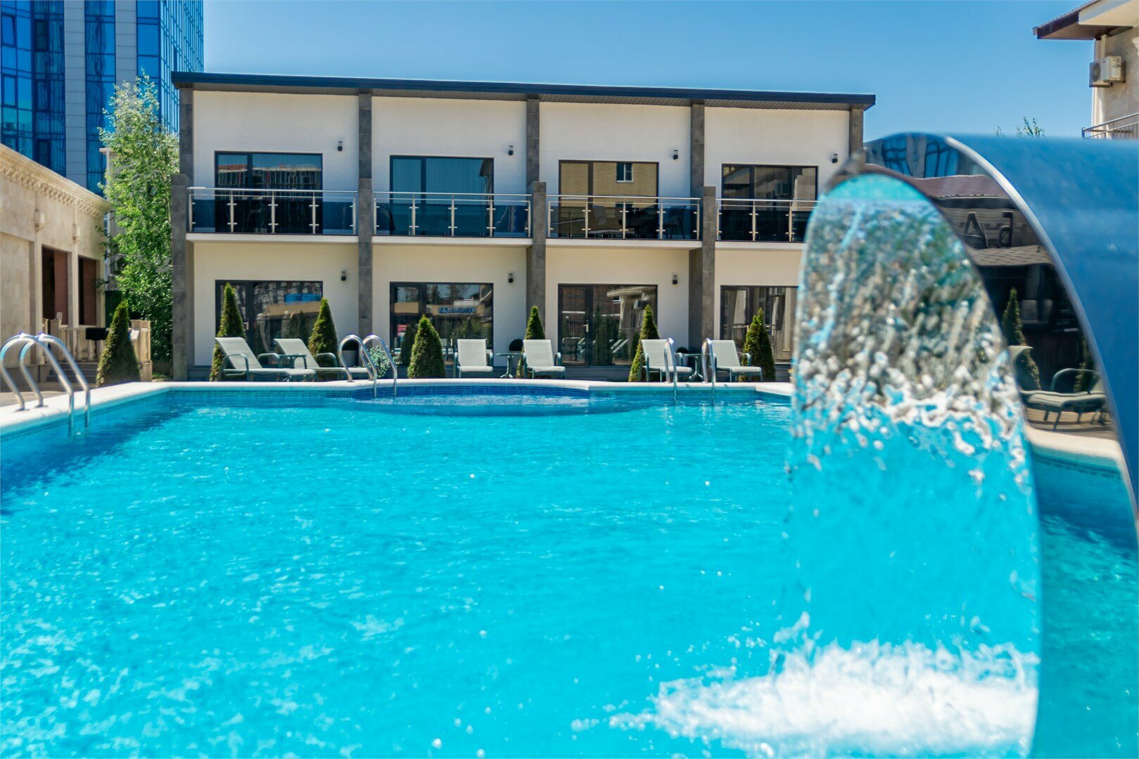 Домики с отдельным входом до 4-х человек