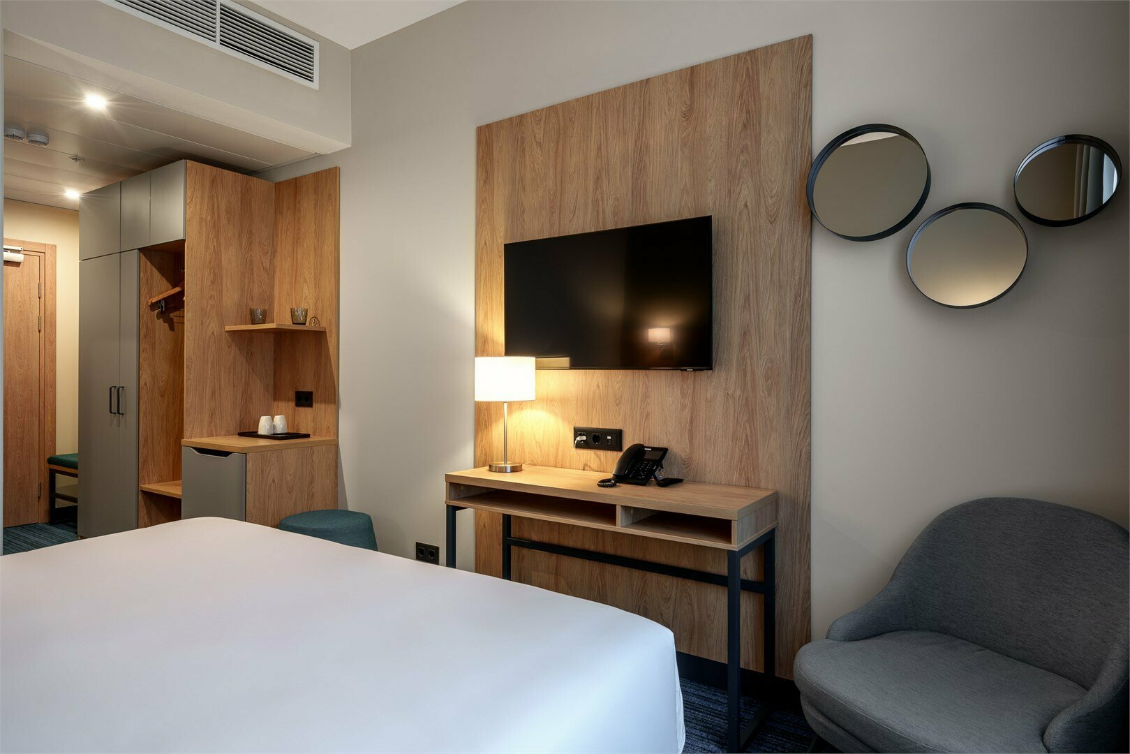 Стандартный номер с видом на город с двуспальной кроватью