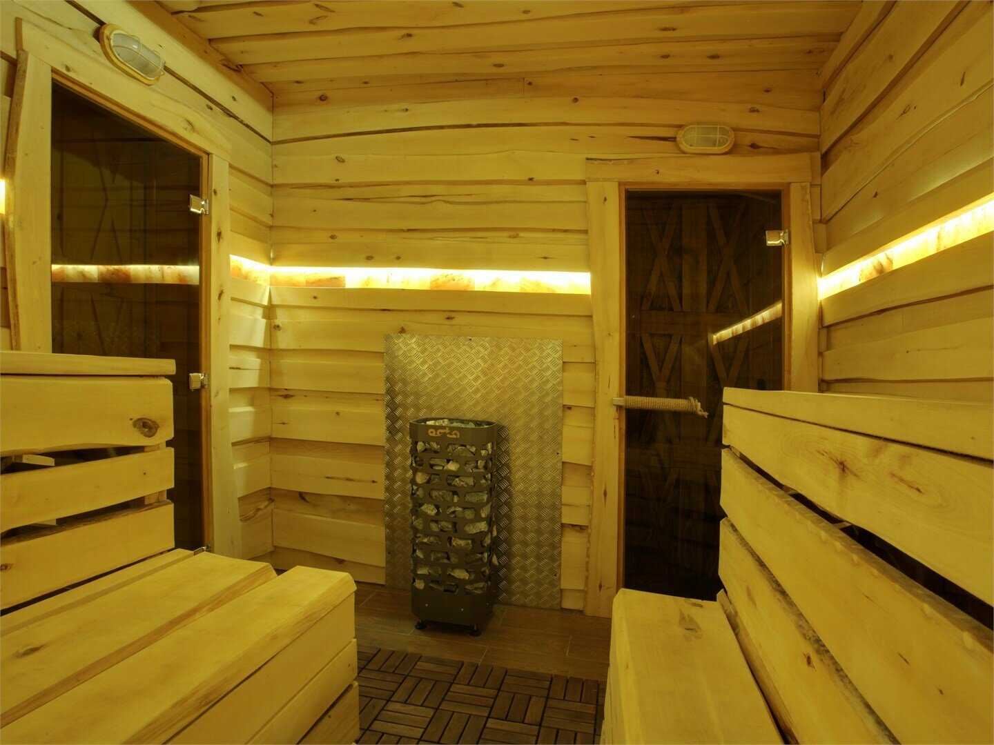 Студия с кухней и с отдельным входом со двора и финской сауной "Леший"(сауна оплачивается отдельно)