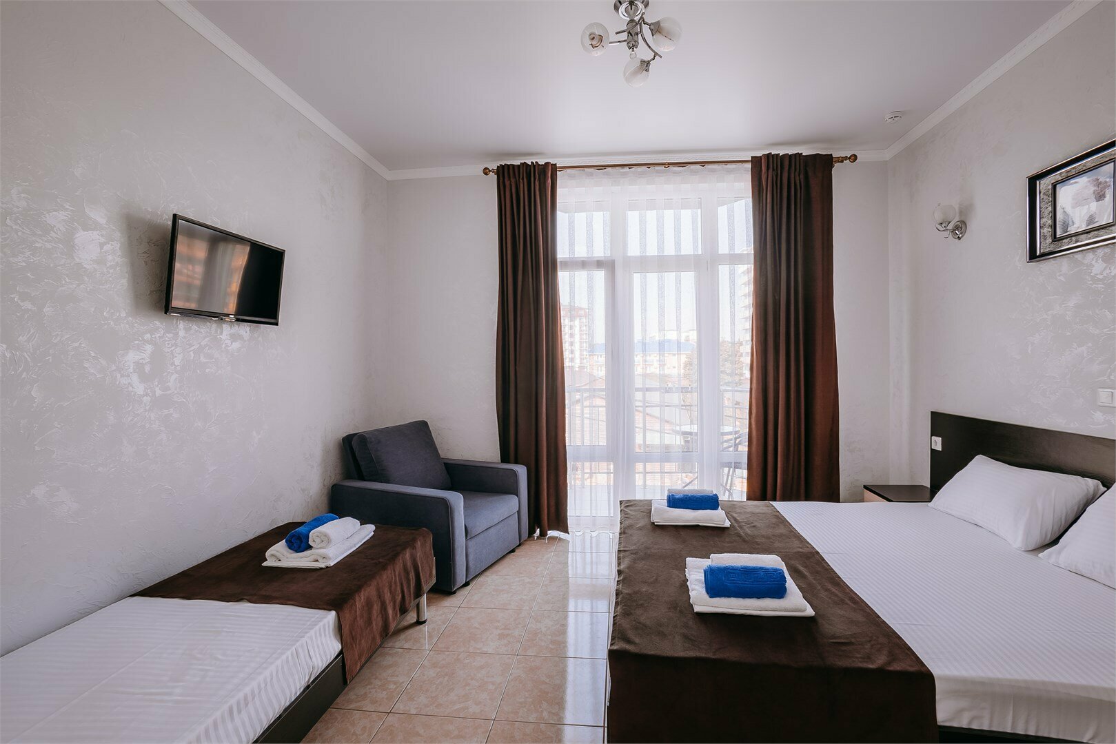 Люкс с 2 спальнями (первая комната проходная)