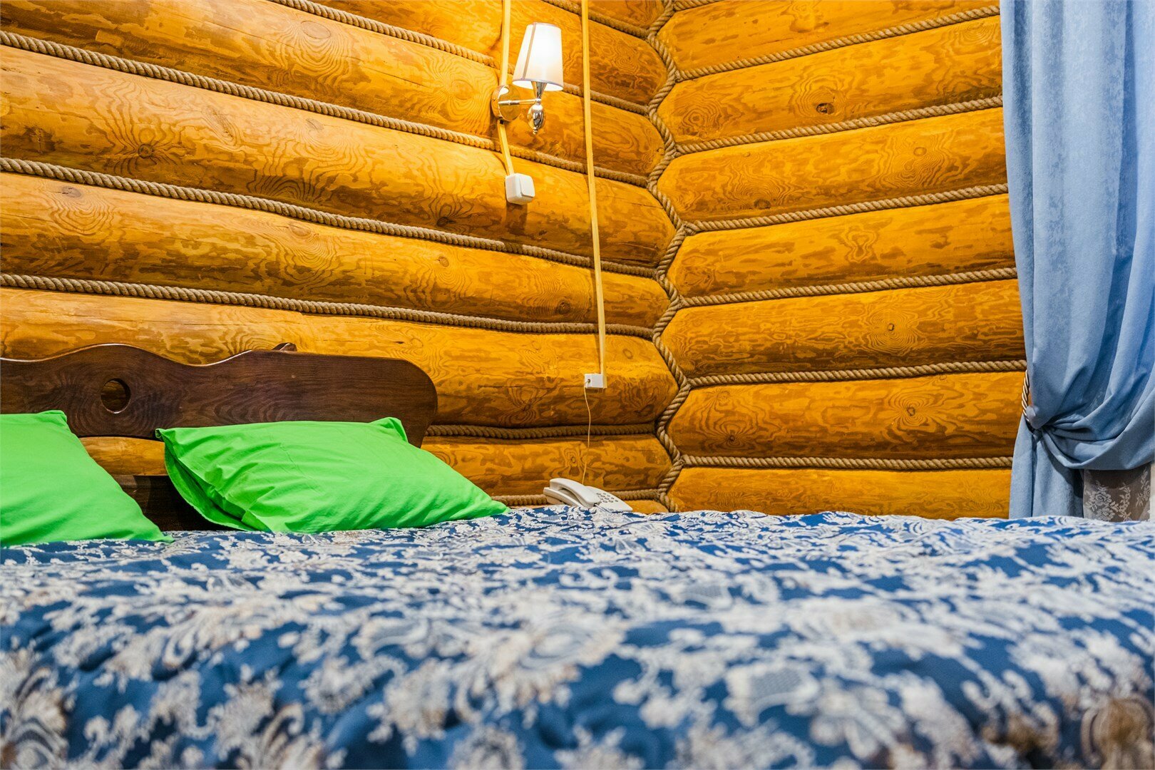 Двухместный номер с двуспальной кроватью и дополнительной кроватью