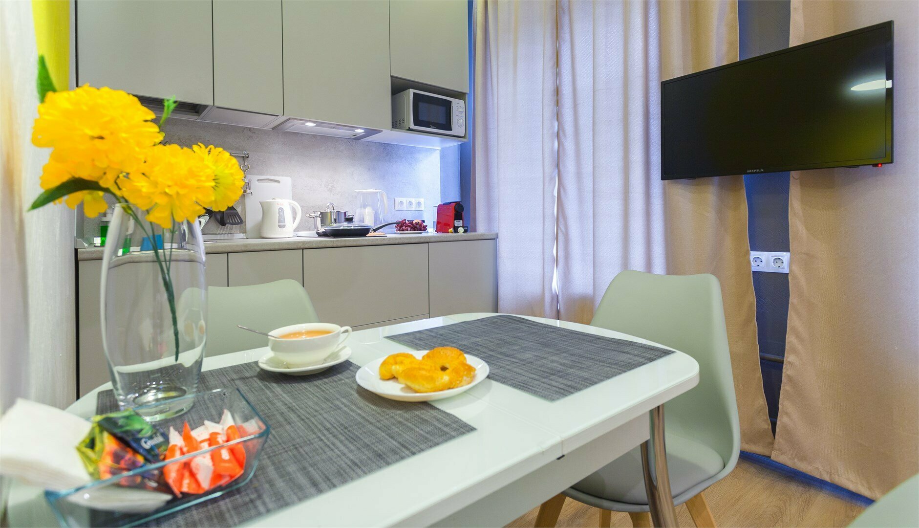 Апартаменты для троих с двуспальной кроватью