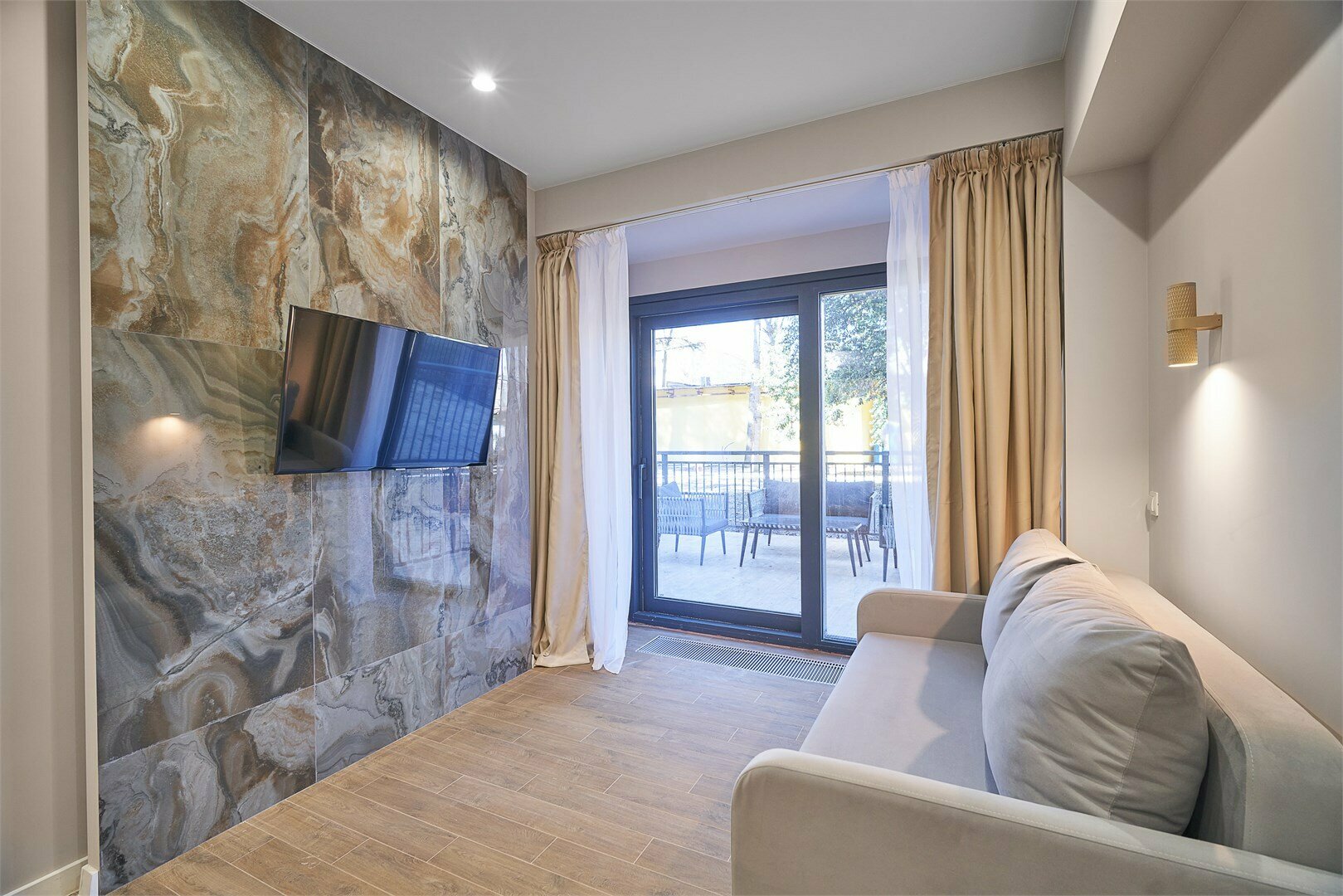 Люкс двухкомнатный с террасой