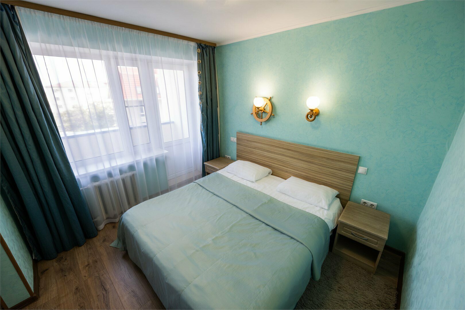 Джуниор Сюит